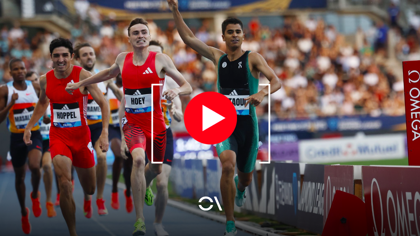 Mohamed Attaoui venciendo en los 800 metros de la Liga de Diamante de París. EFE.