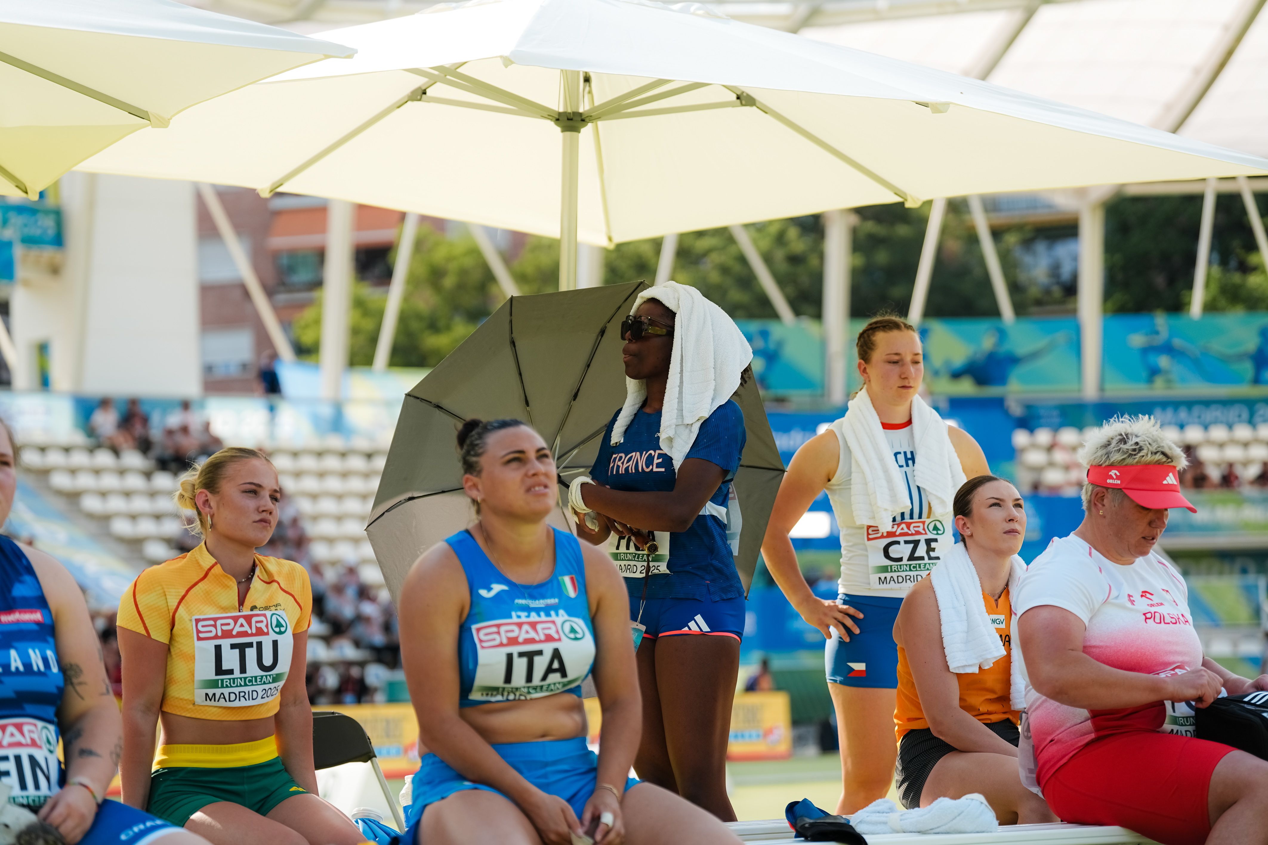 Los momentos de más calor los vivieron las lanzadoras de martillo, cuya competición comenzó a media tarde. SPORTMEDIA.