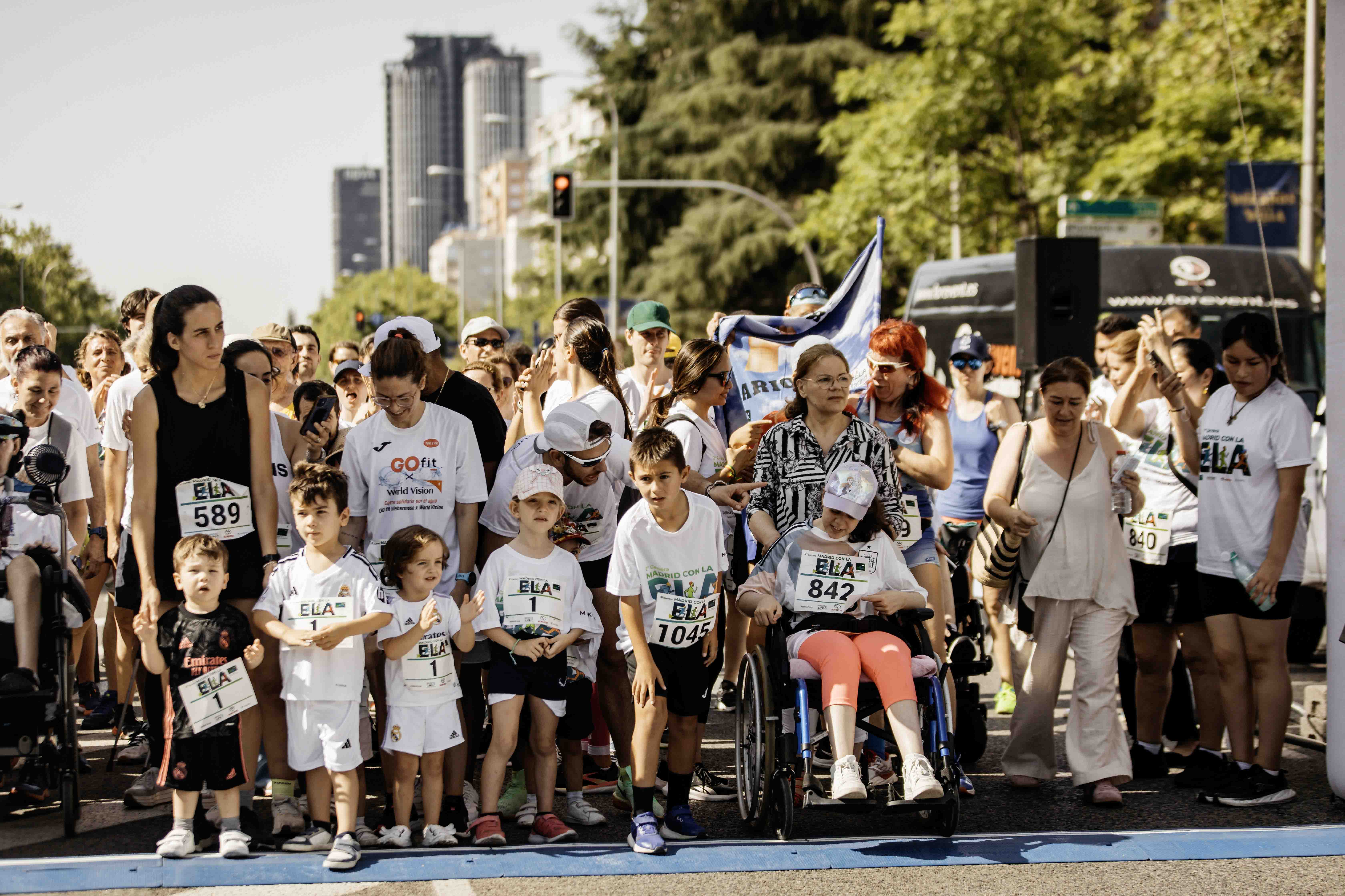 Las mejores fotos de la Carrera de la Superación celebara dentro de la Carrera Madrid con la ELA 15