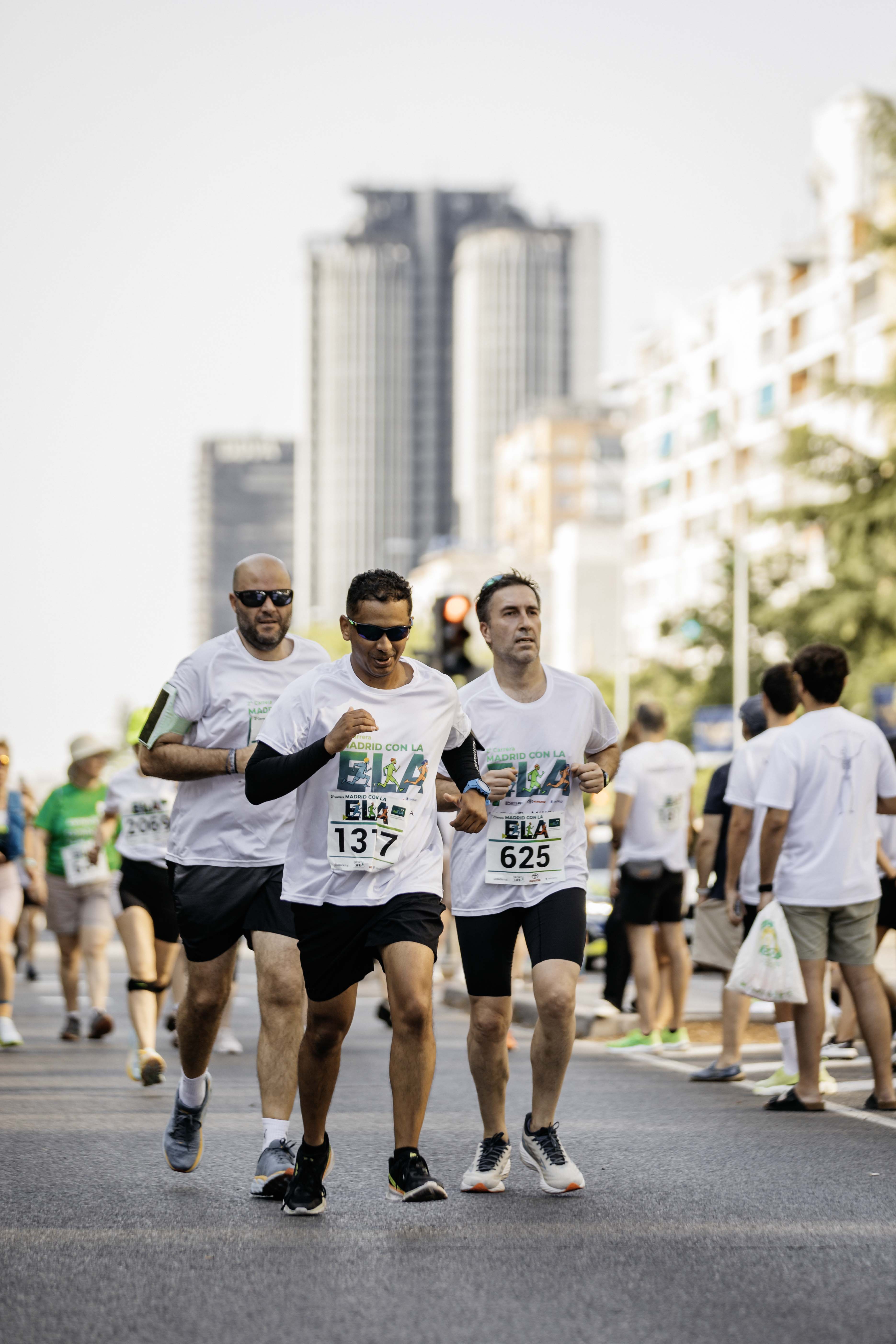 Las mejores fotos de la meta de la Carrera Madrid con la ELA 324