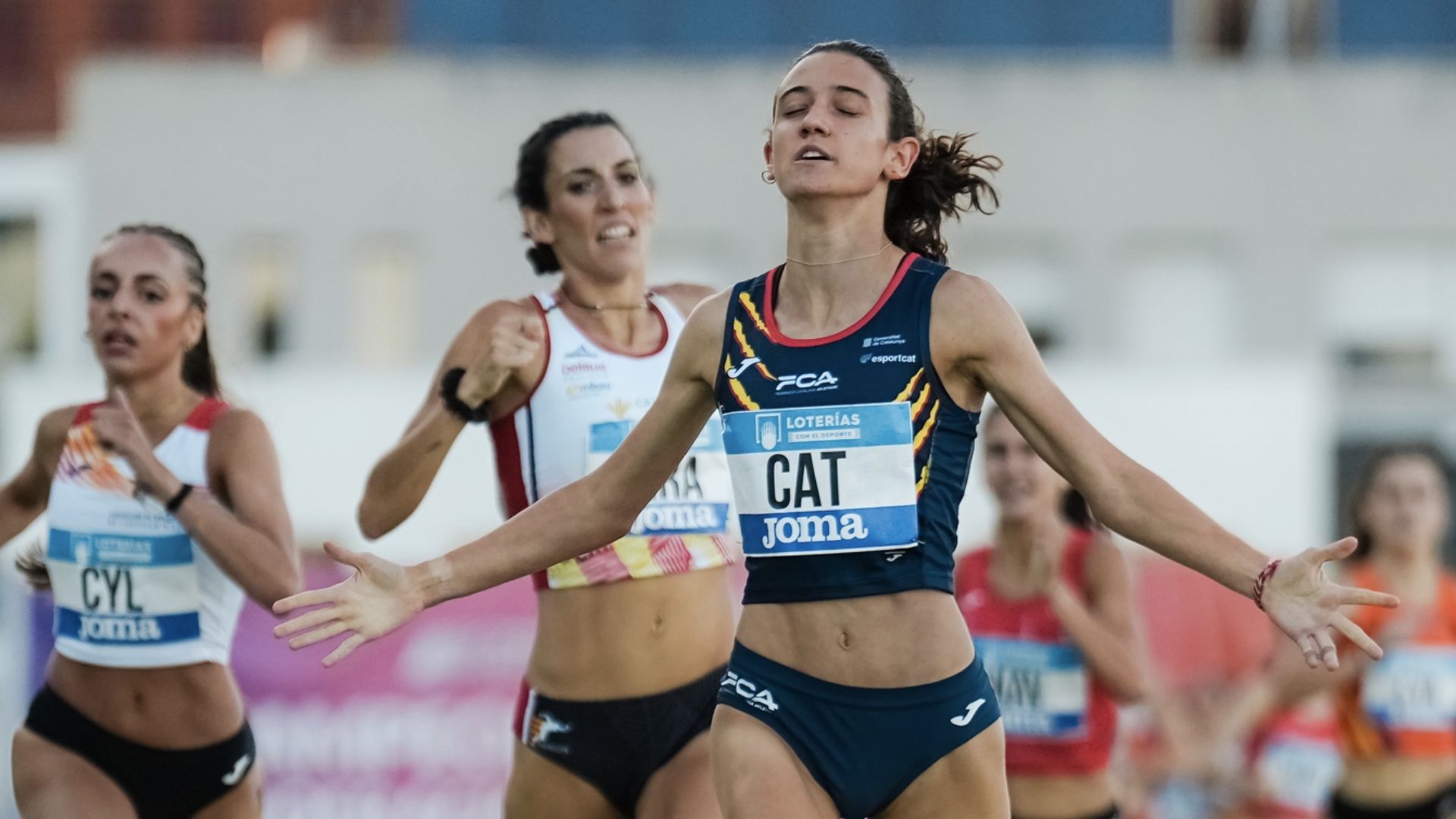 Marta Mitjans venciendo en los 1500 metros del Campeonato de España de Federaciones y dándole 16 puntos a Cataluña. SPORTMEDIA. Marta Mitjans venciendo en los 1500 metros del Campeonato de España de Federaciones y dándole 16 puntos a Cataluña. SPORTMEDIA.