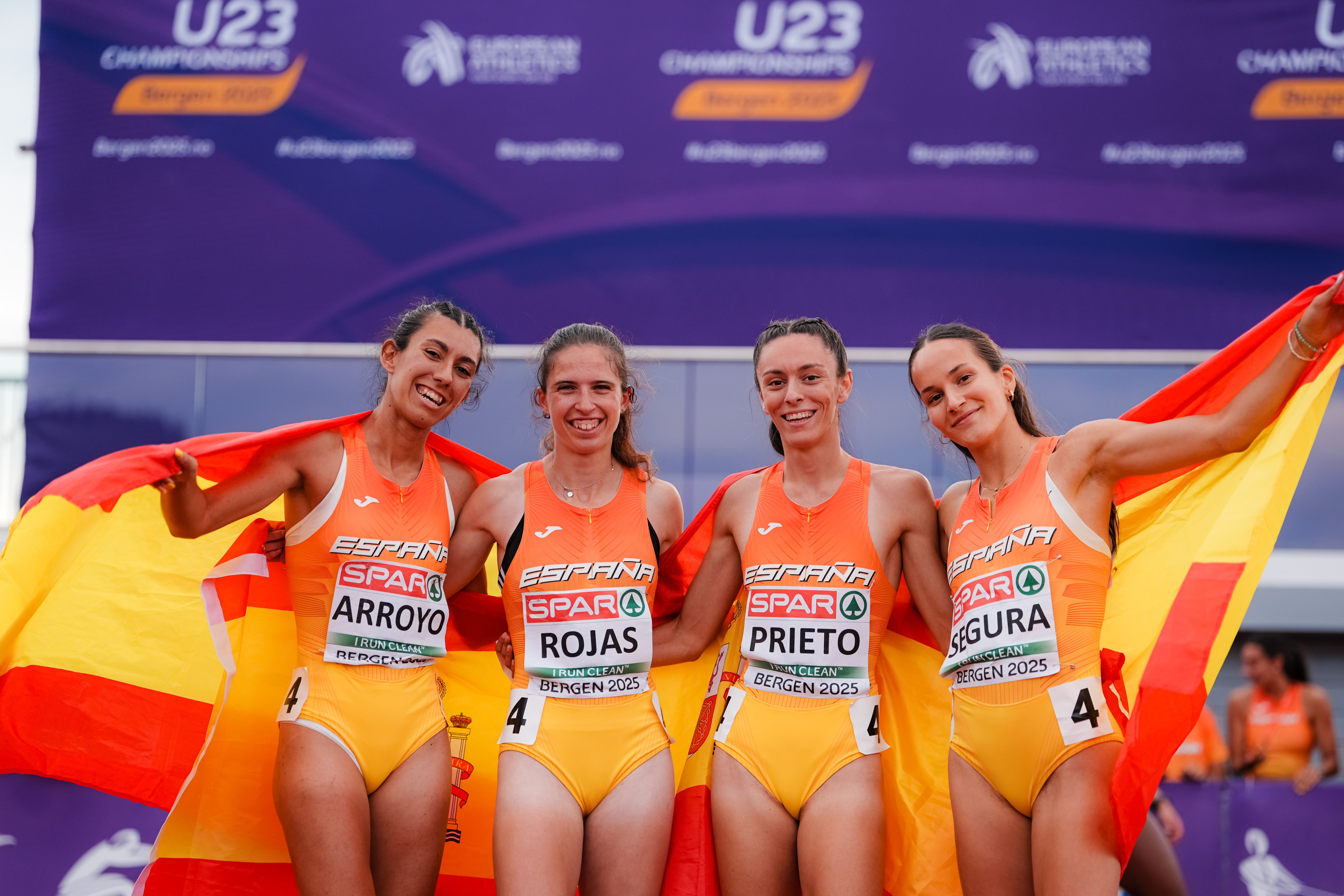 U23