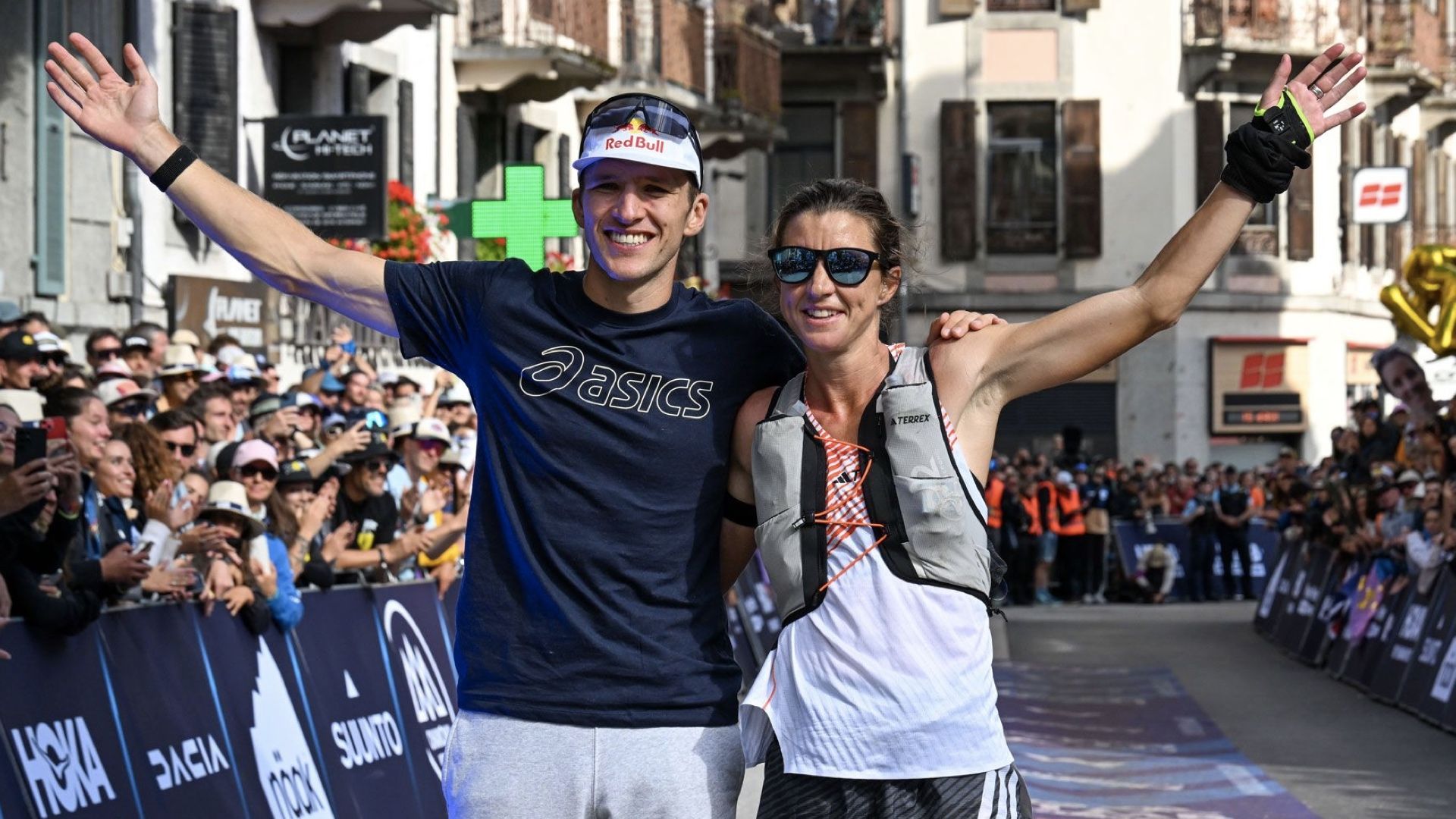 Tom Evans y Ruth Croft se llevaron la carrera más importante en Chamonix. TRAIL RUN.