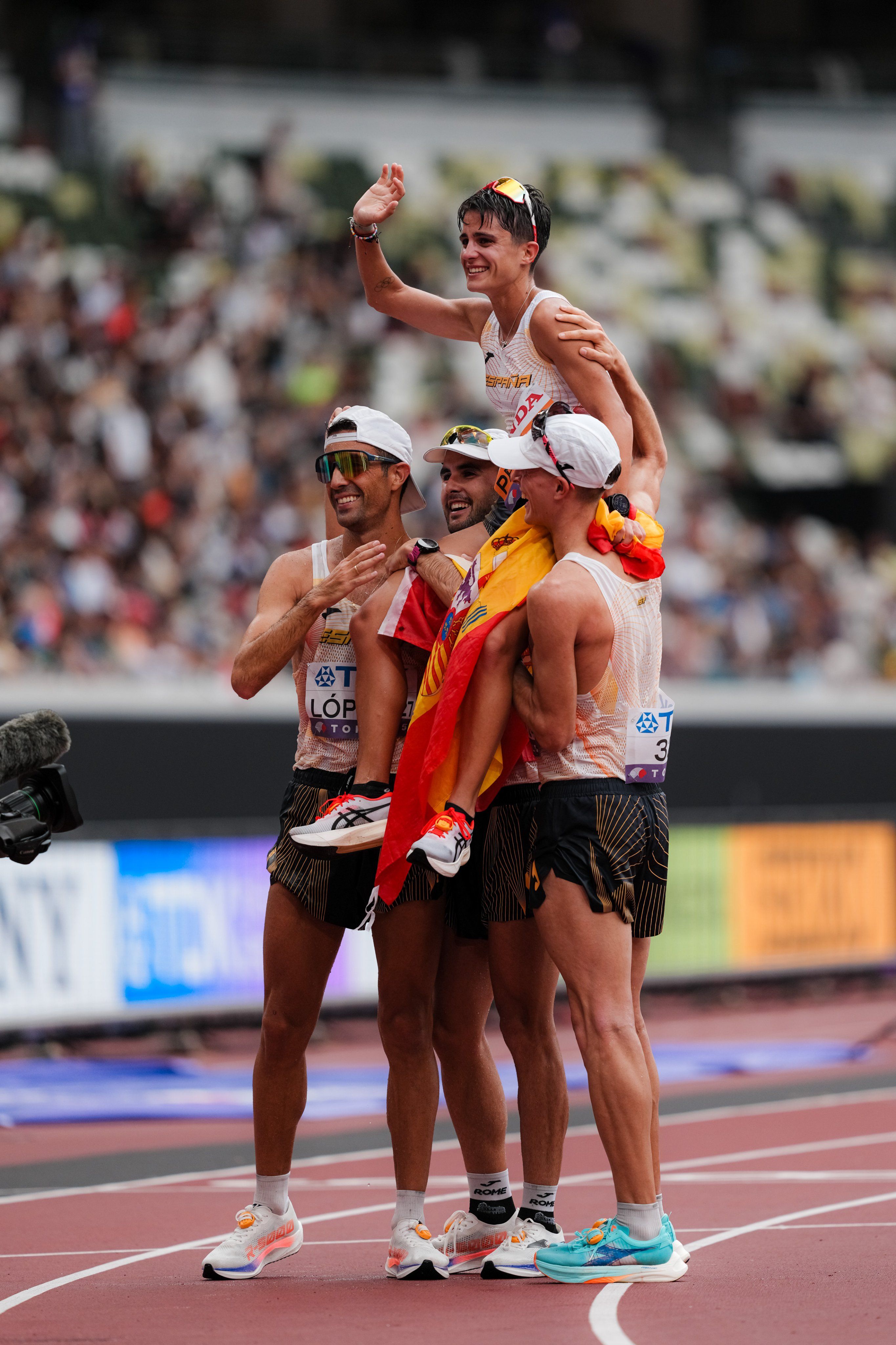 Las mejores fotos del oro de María Pérez en los 35 kilómetros marcha del Mundial de Tokio 2025. 5