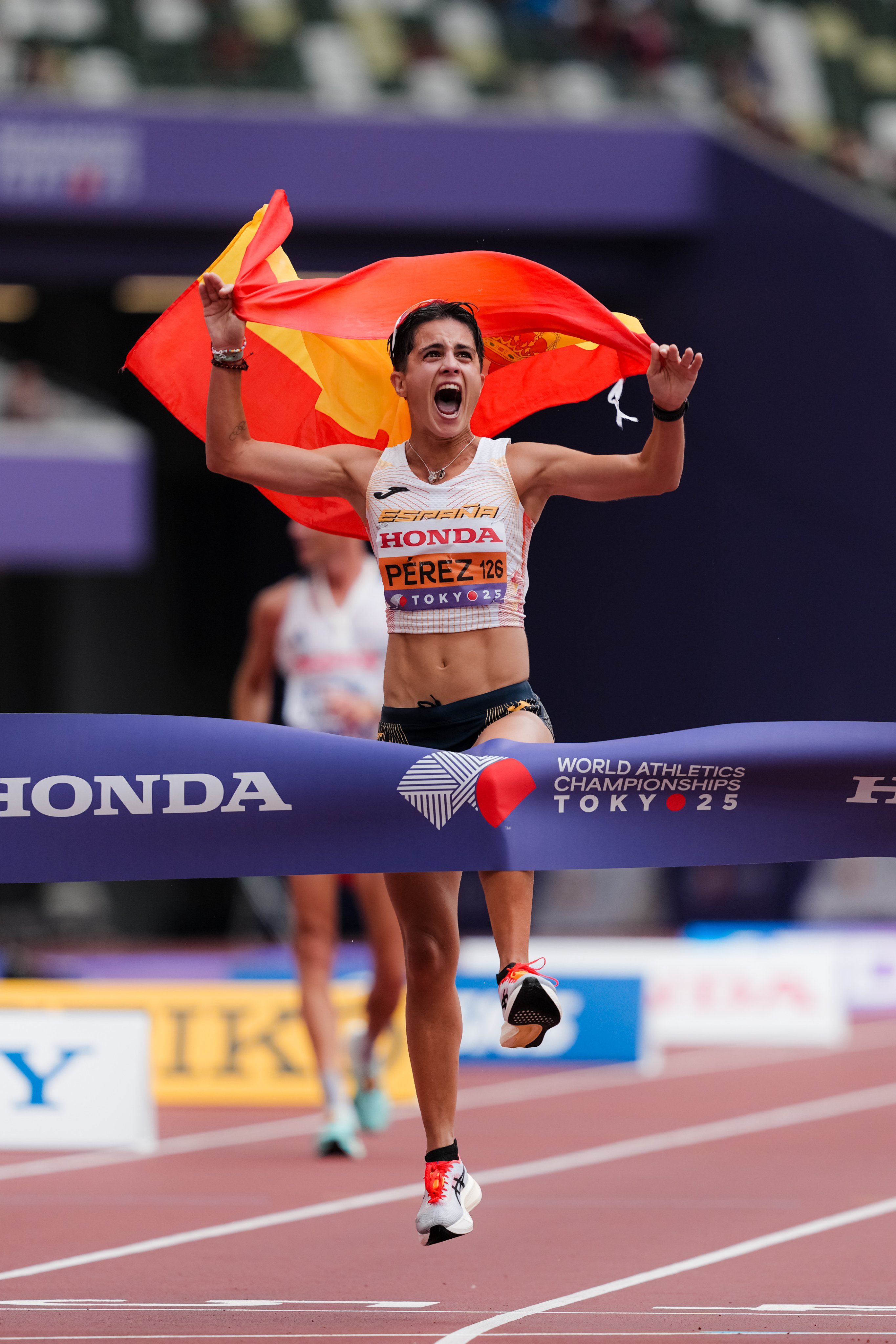 Las mejores fotos del oro de María Pérez en los 35 kilómetros marcha del Mundial de Tokio 2025. 4
