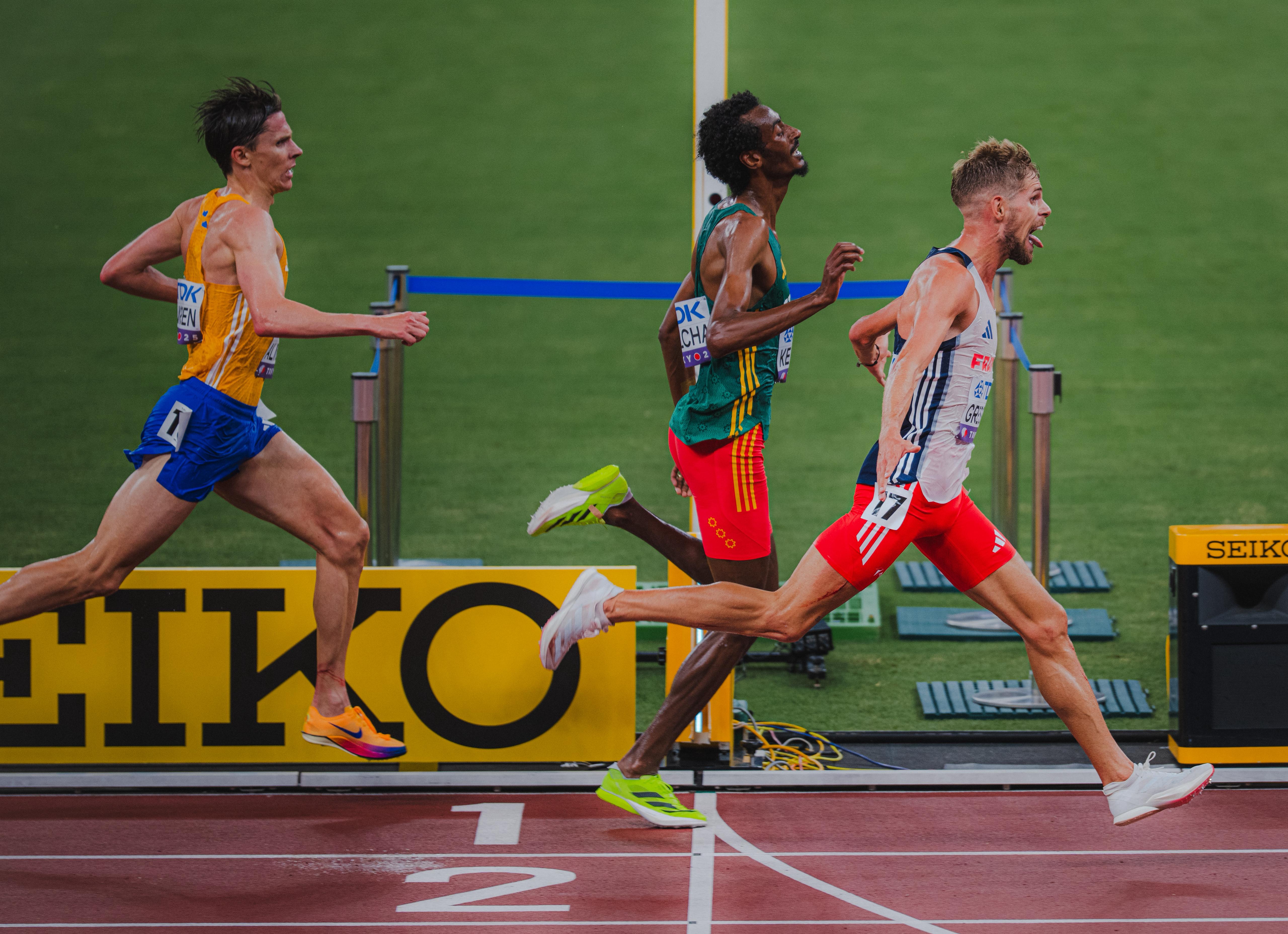 Jimmy Gressier proclamándose campeón del mundo de 10.000 metros. VSM PHOTOEVENTS.