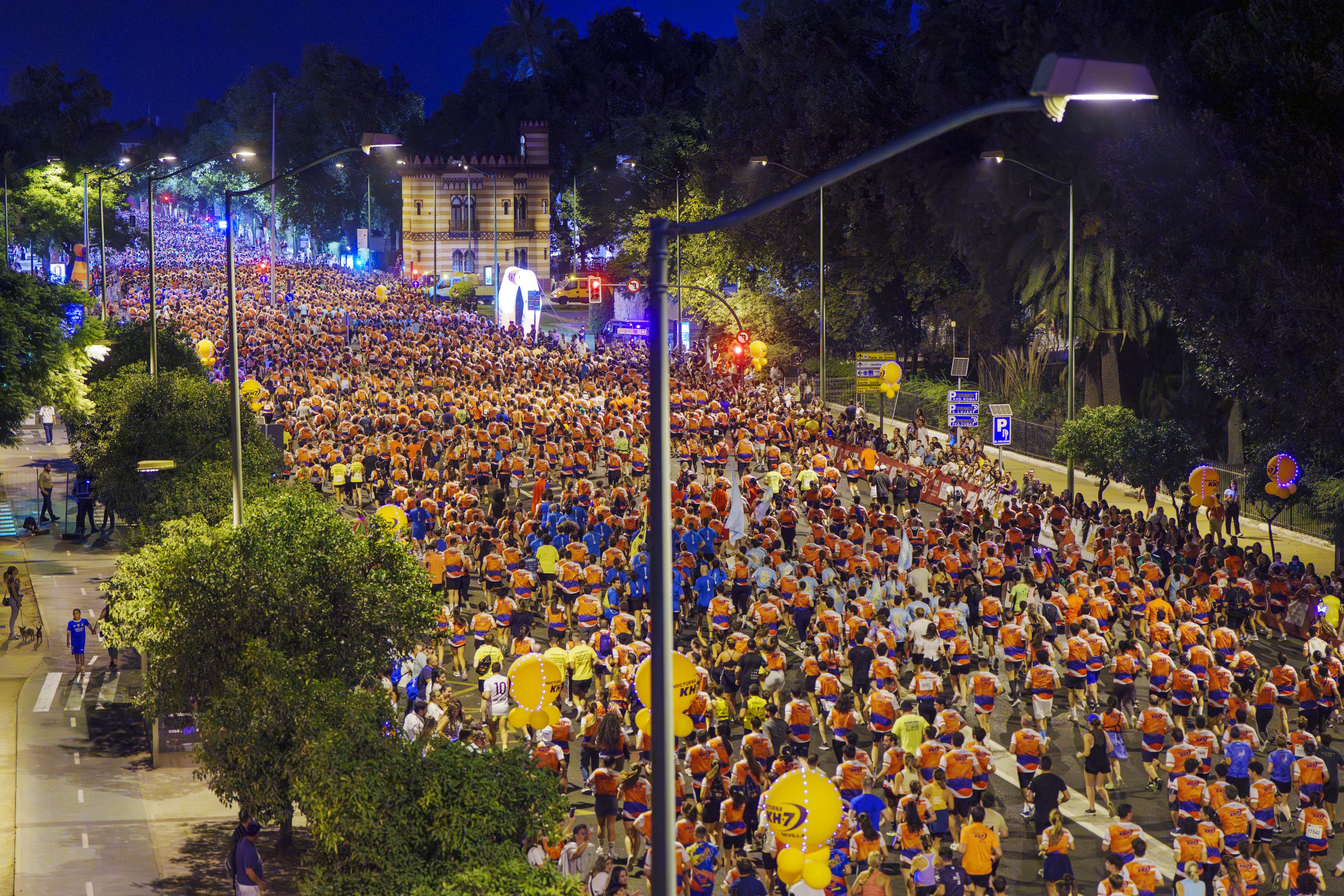 Salida de la Carrera Nocturna del Guadalquivir 2025