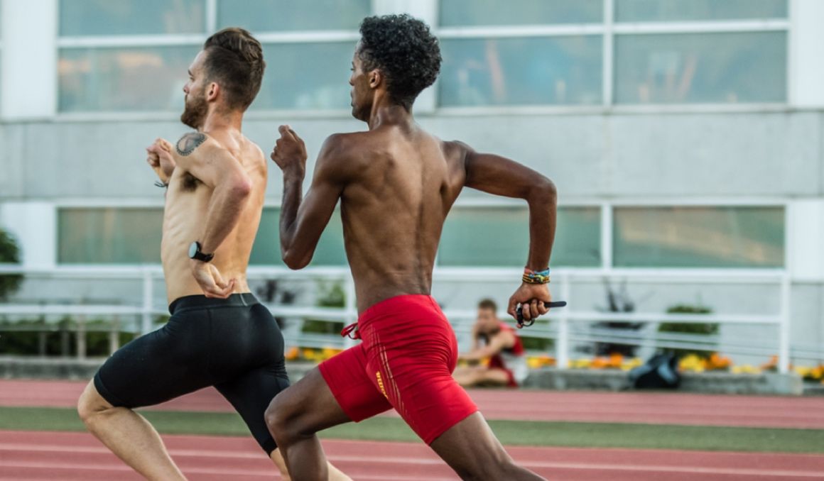 Sebas Martos y Tariku Novales en un entrenamiento de series en Madrid. Foto: Sportmedia.