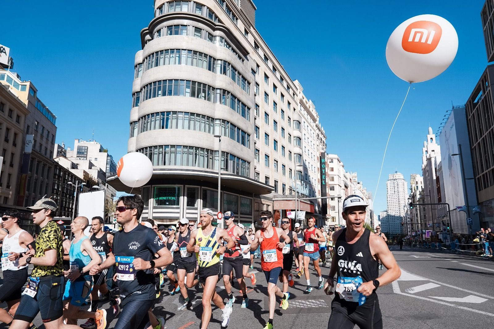 En 2026, Xiaomi da un paso adelante y se une oficialmente a Ibercaja, TotalEnergies y adidas en la categoría de patrocinador principal de la Zurich Rock ‘n’ Roll Running Series Madrid.