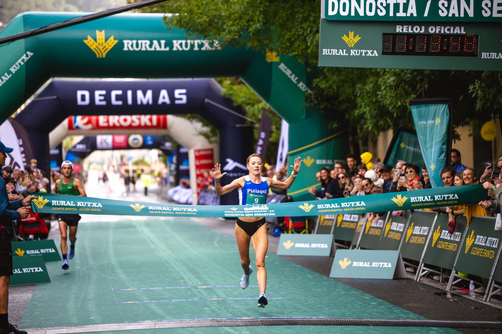 La cántabra Irene Pelayo volvió a demostrar su autoridad. Ganadora también en 2023, se escapó desde los primeros kilómetros y mantuvo un ritmo implacable hasta cruzar la meta en 1:13:50. FOTORUNNERS