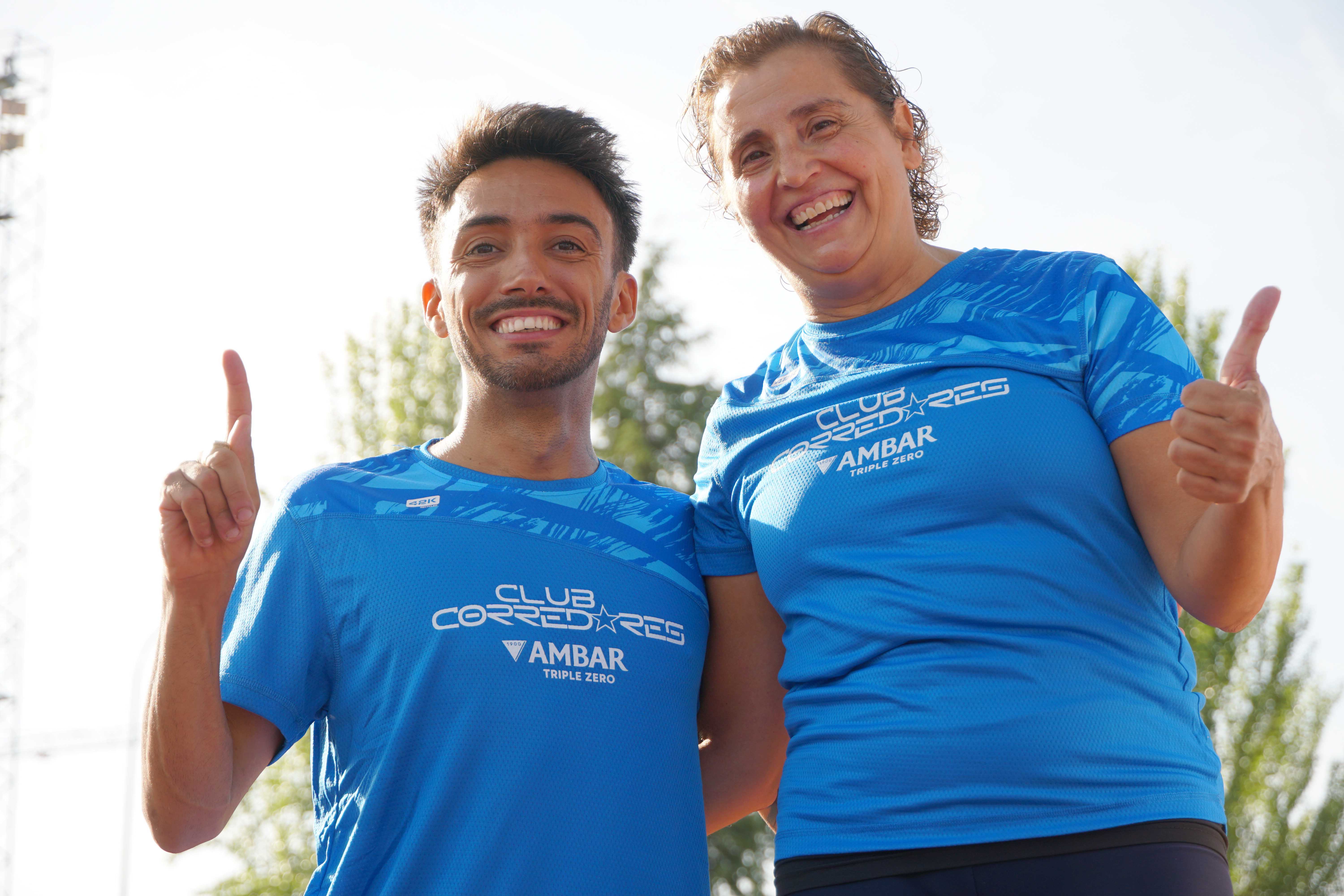 Dos padrinos de lujo para la apertura de campaña de Club Corredores: Fernando Carro y Maite Zúñiga.