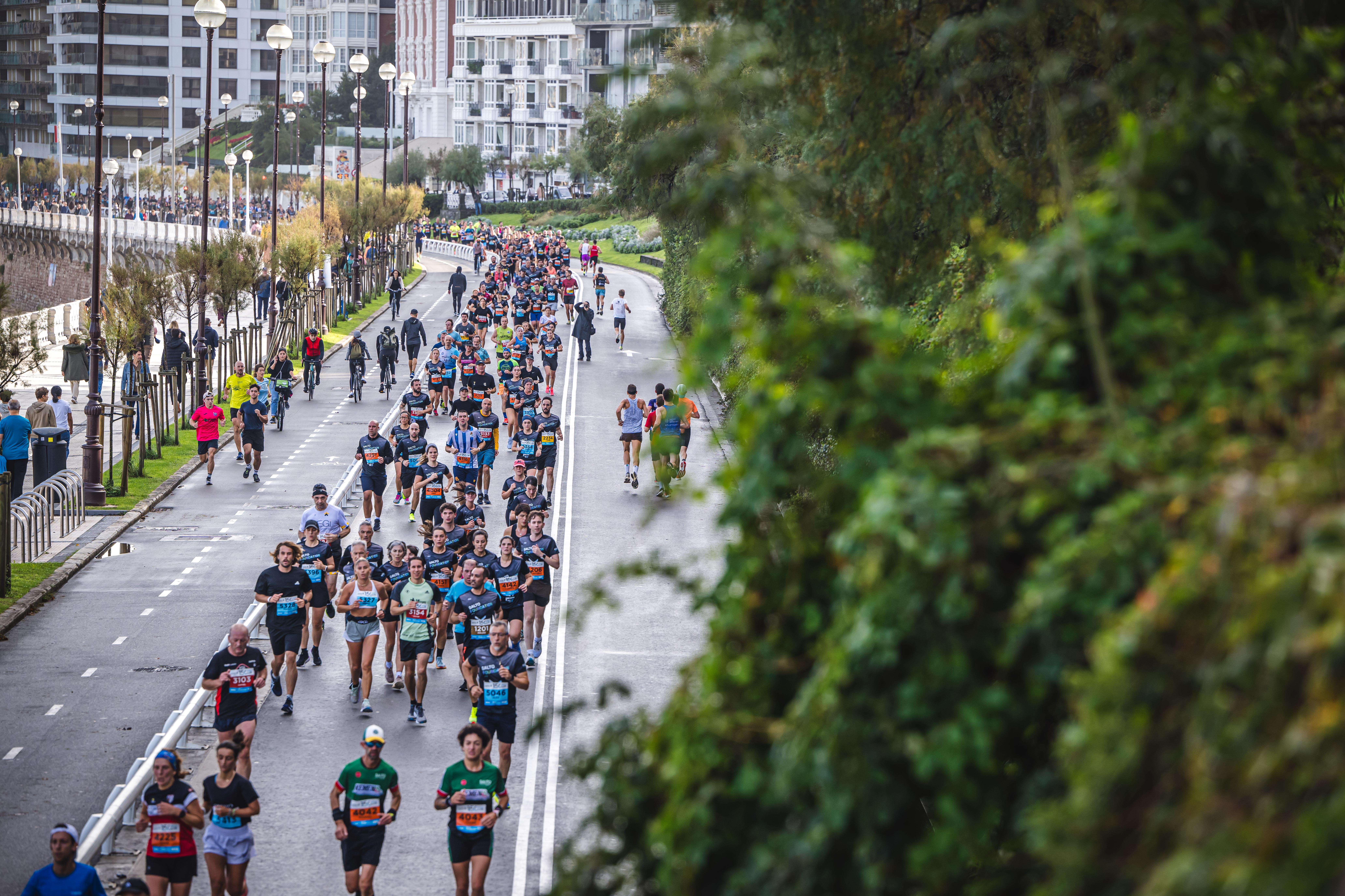 Salto 15K es una ocasión magnifica para conocer Donosti en zapatillas. FOTORUNNERS