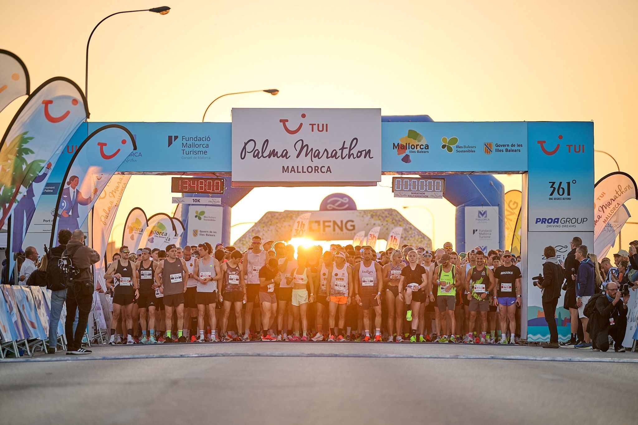 Salida del TUI Palma Marathon Mallorca 2025