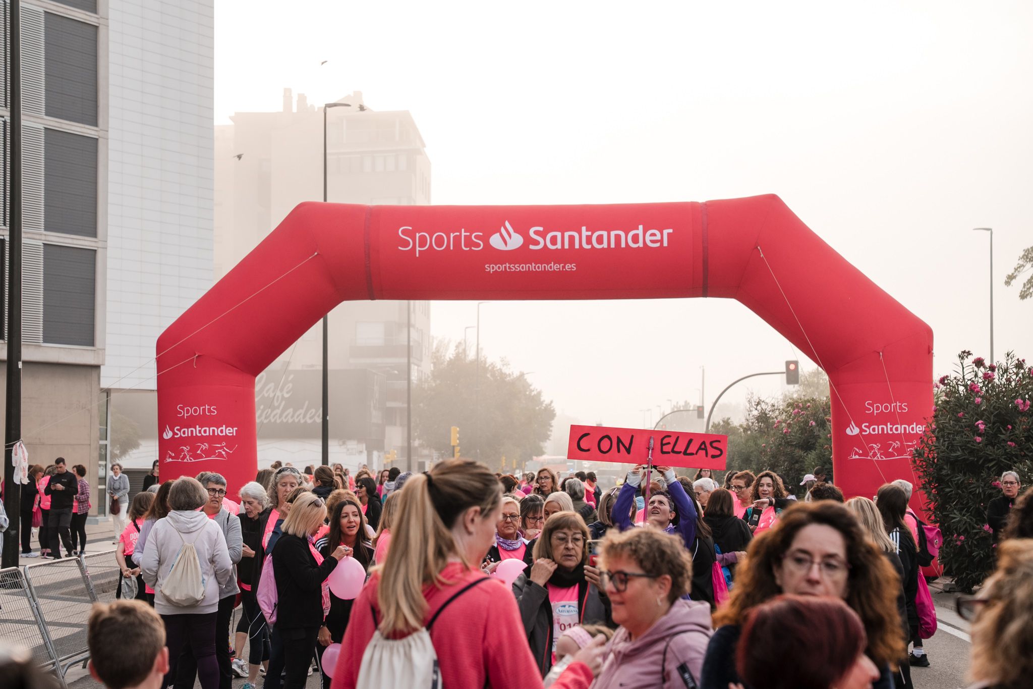 Las mejores fotos de la Carrera de la Mujer de Zaragoza 2025   Salida 5