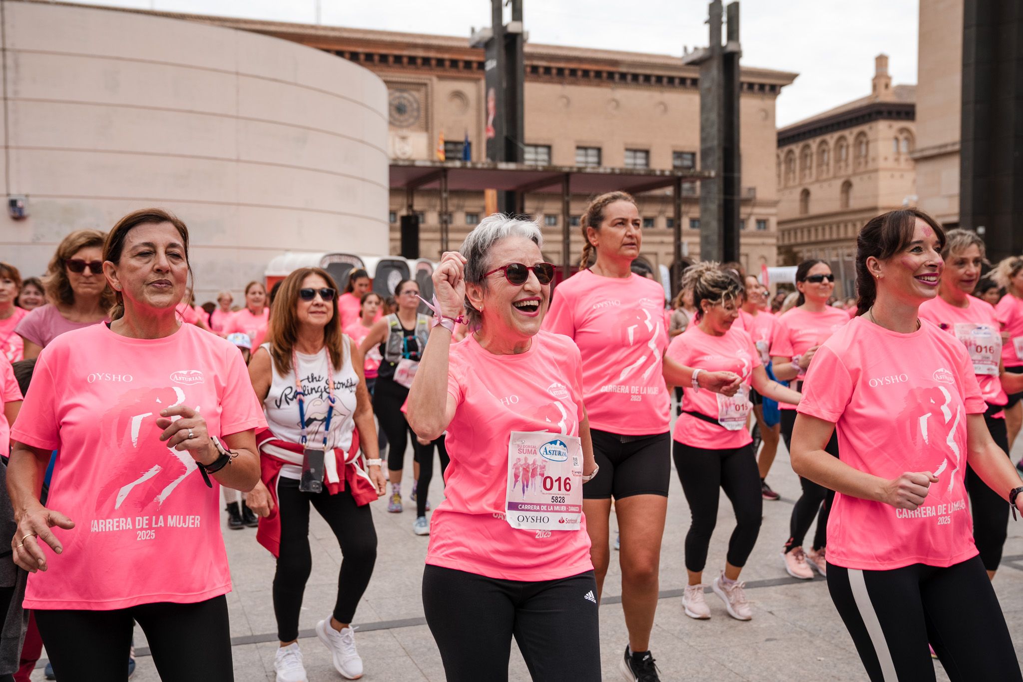 Ls mejores fotos de la Carrera de la Mujer de Zaragoza 2025   Animación 54