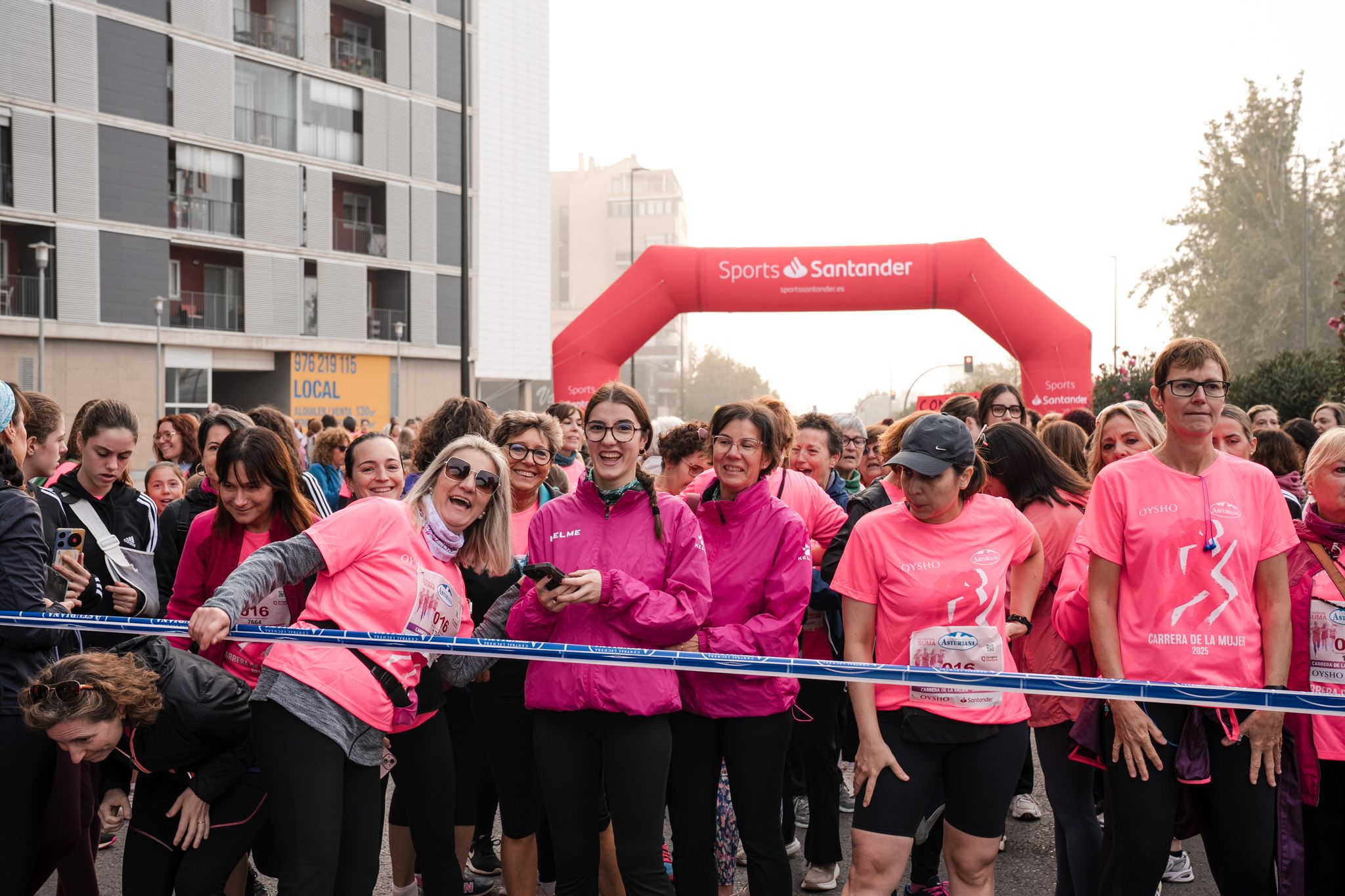 Las mejores fotos de la Carrera de la Mujer de Zaragoza 2025   Salida 16