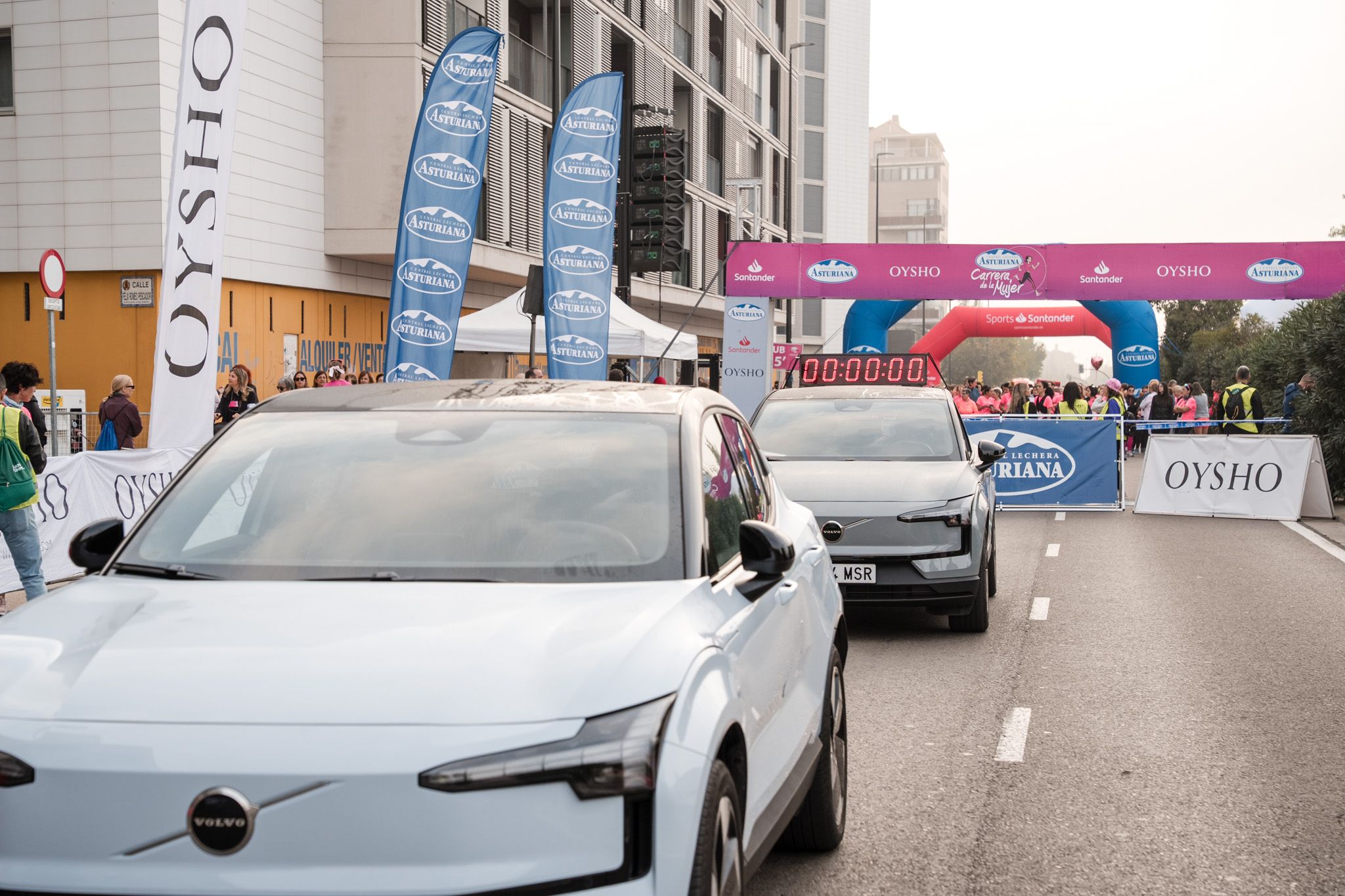 Las mejores fotos de la Carrera de la Mujer de Zaragoza 2025   Salida 22