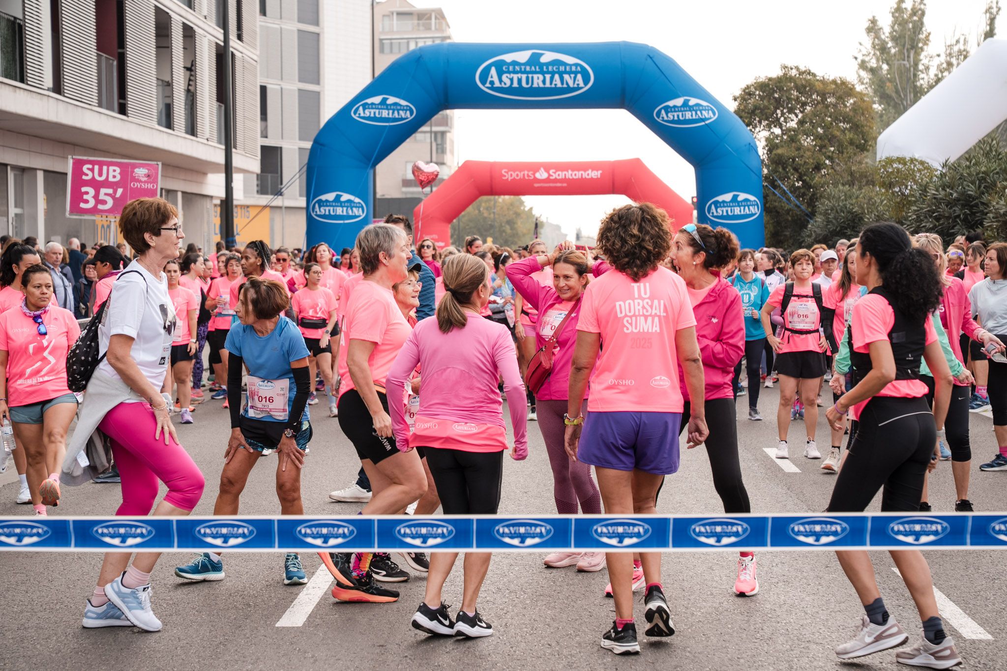 Las mejores fotos de la Carrera de la Mujer de Zaragoza 2025   Salida 23