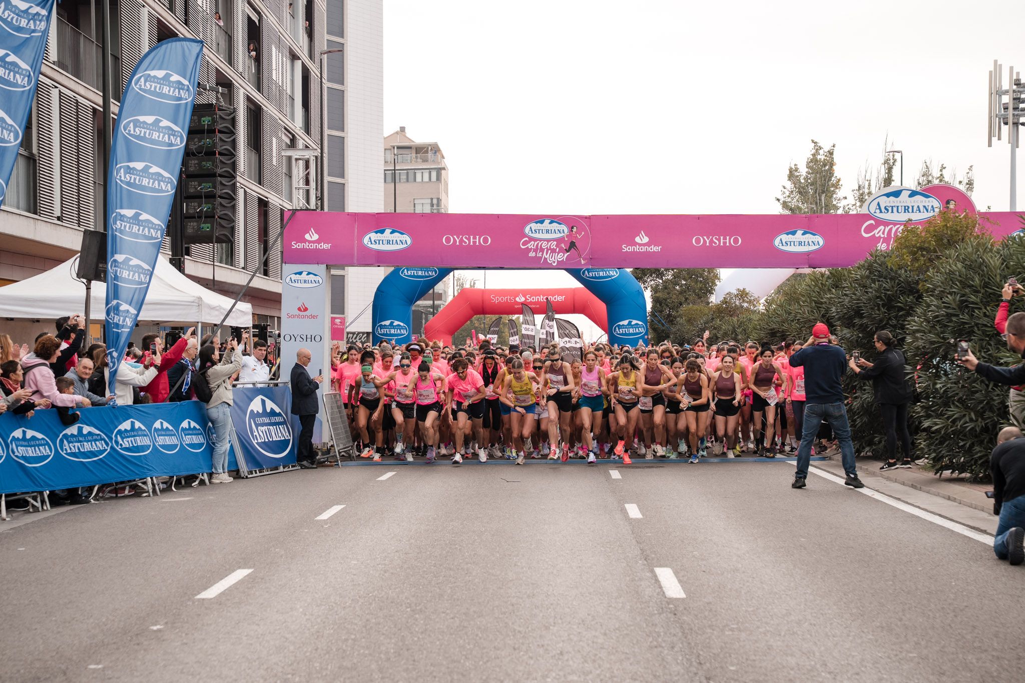 Las mejores fotos de la Carrera de la Mujer de Zaragoza 2025   Recorrido 1