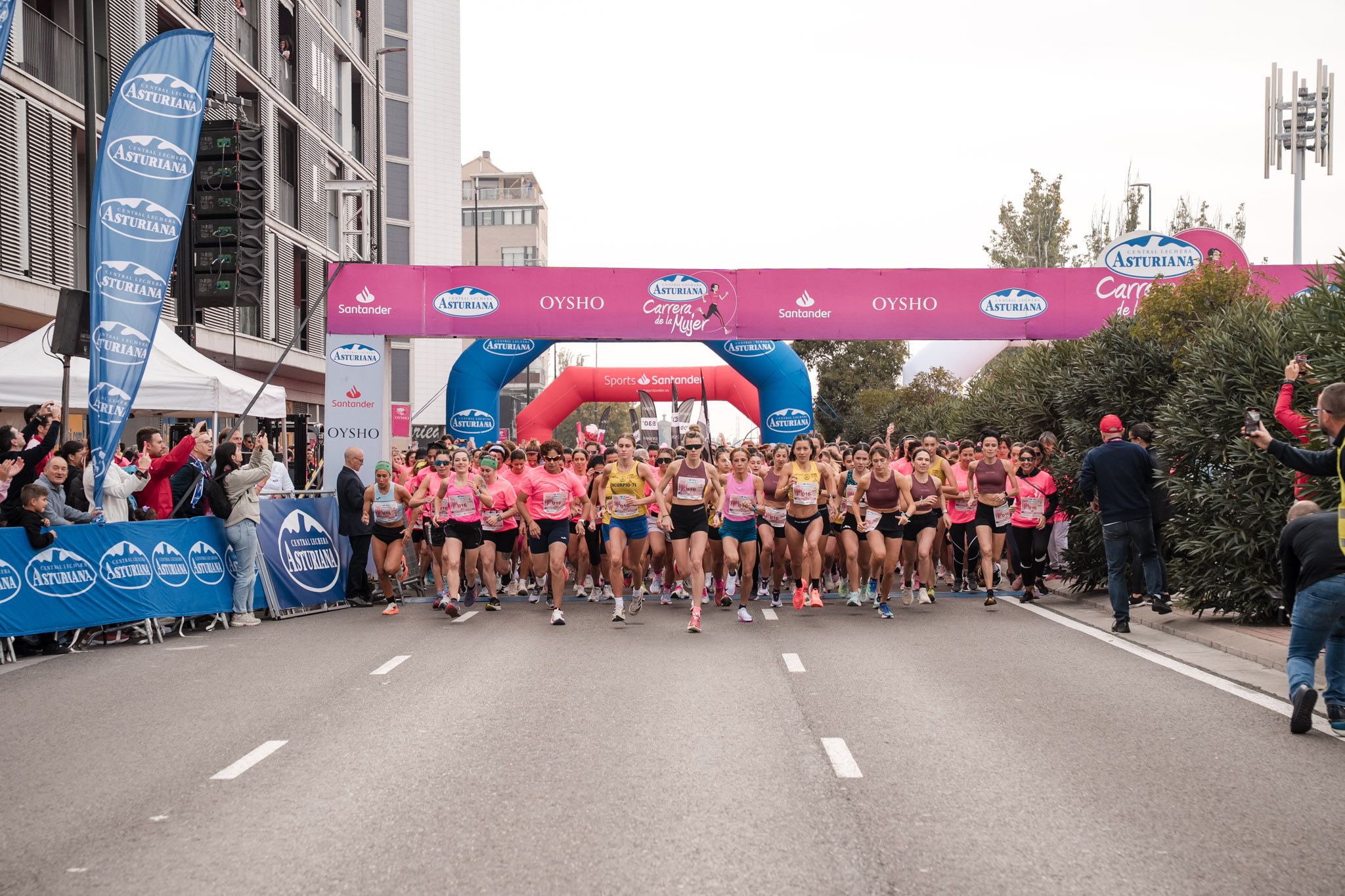Las mejores fotos de la Carrera de la Mujer de Zaragoza 2025   Recorrido 2