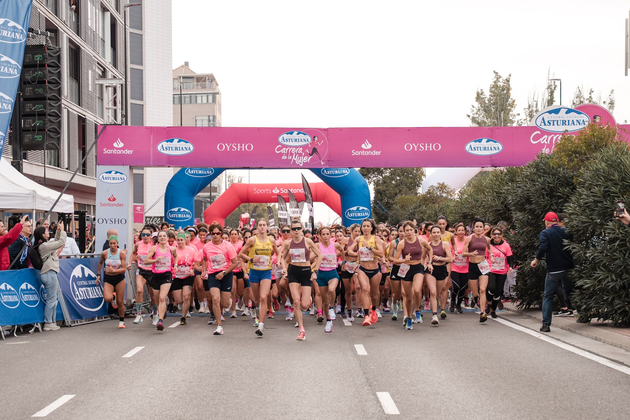 Las mejores fotos de la Carrera de la Mujer de Zaragoza 2025   Recorrido 3