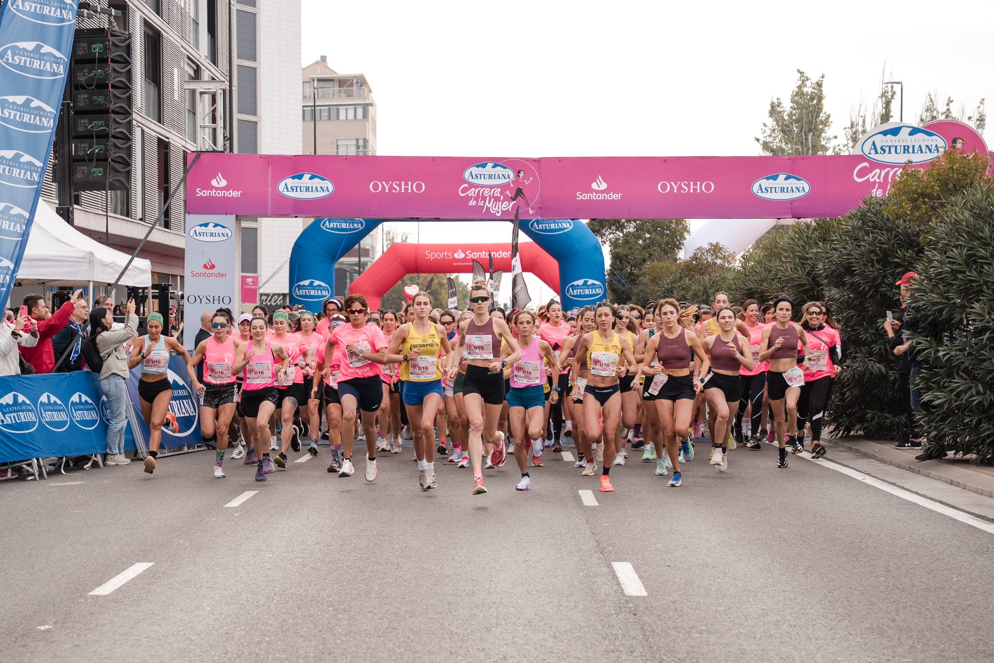 Las mejores fotos de la Carrera de la Mujer de Zaragoza 2025   Recorrido 4