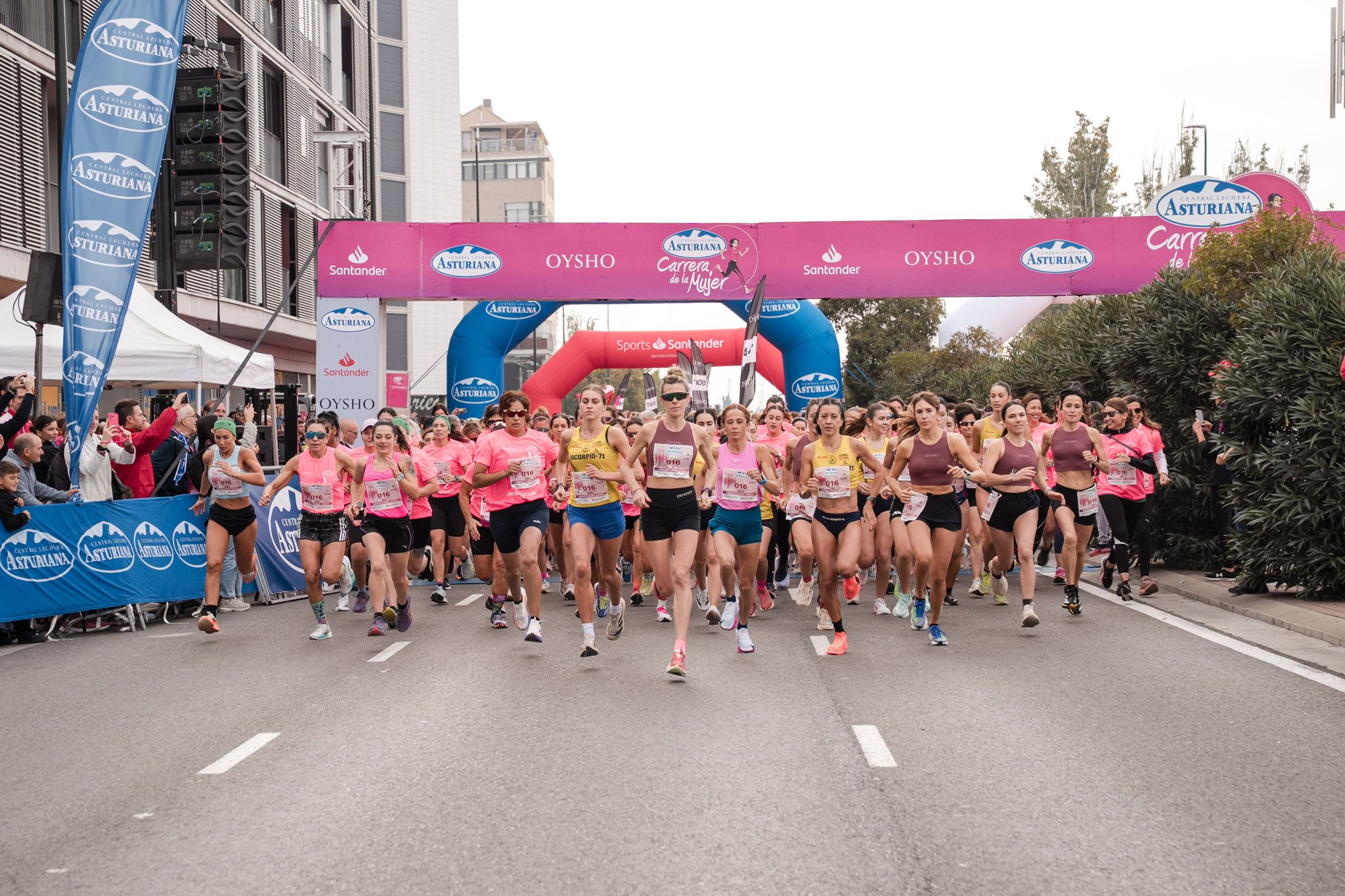 Las mejores fotos de la Carrera de la Mujer de Zaragoza 2025   Recorrido 5
