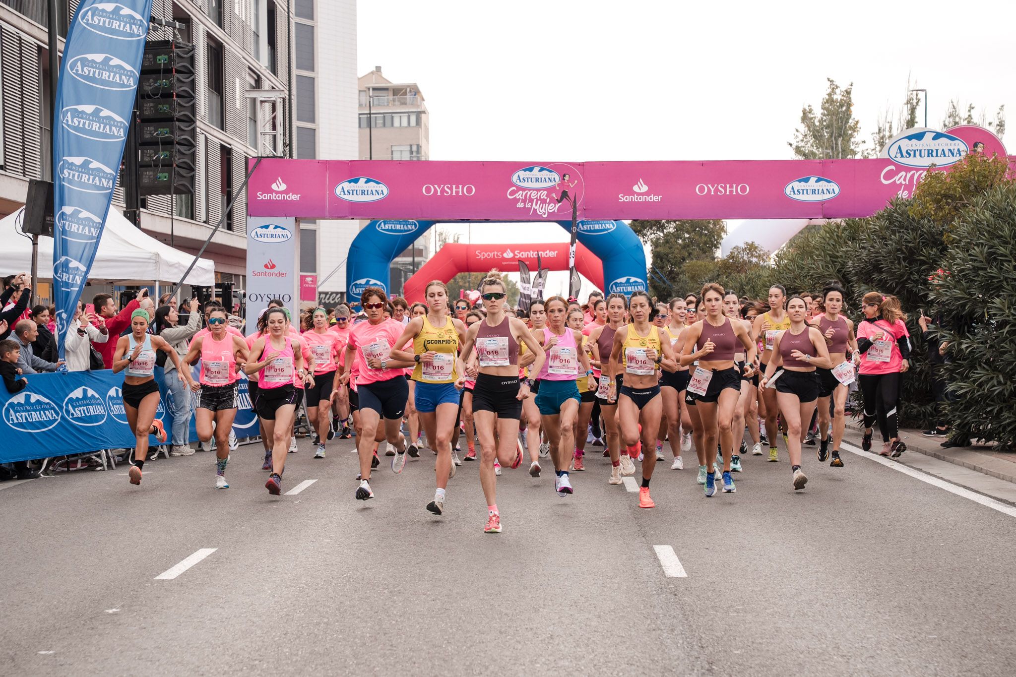 Las mejores fotos de la Carrera de la Mujer de Zaragoza 2025   Recorrido 6
