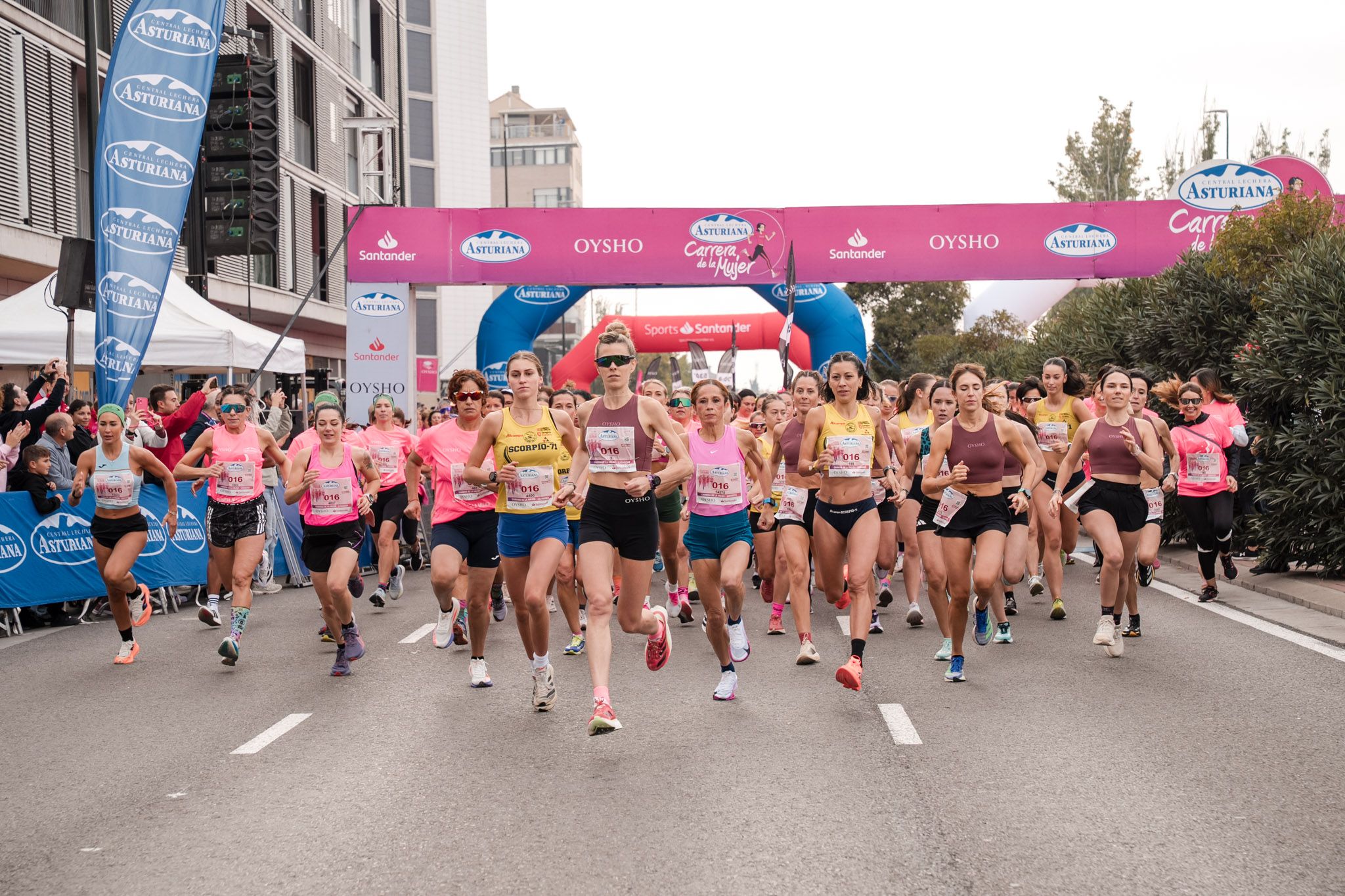 Las mejores fotos de la Carrera de la Mujer de Zaragoza 2025   Recorrido 7