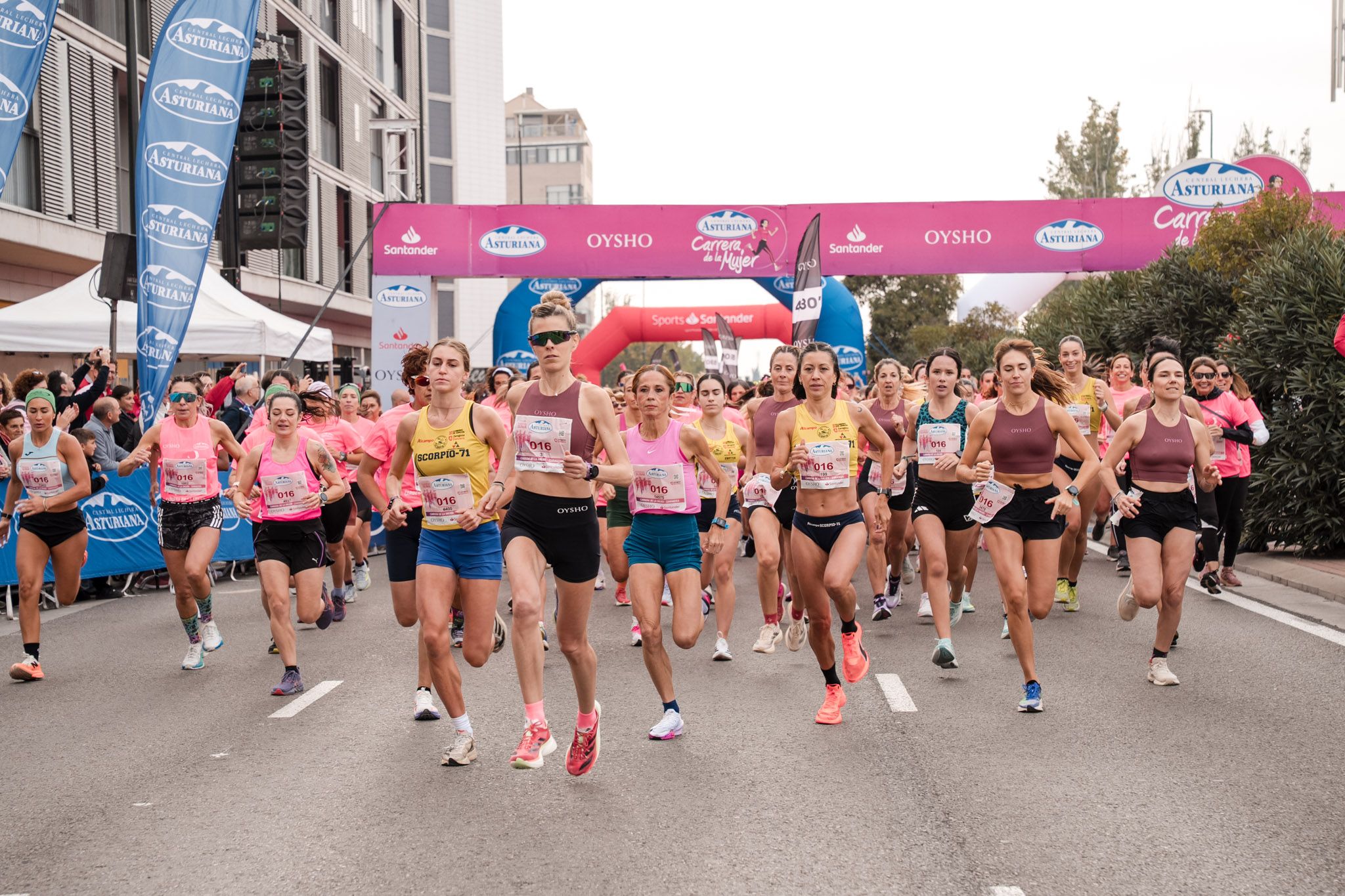 Las mejores fotos de la Carrera de la Mujer de Zaragoza 2025   Recorrido 8