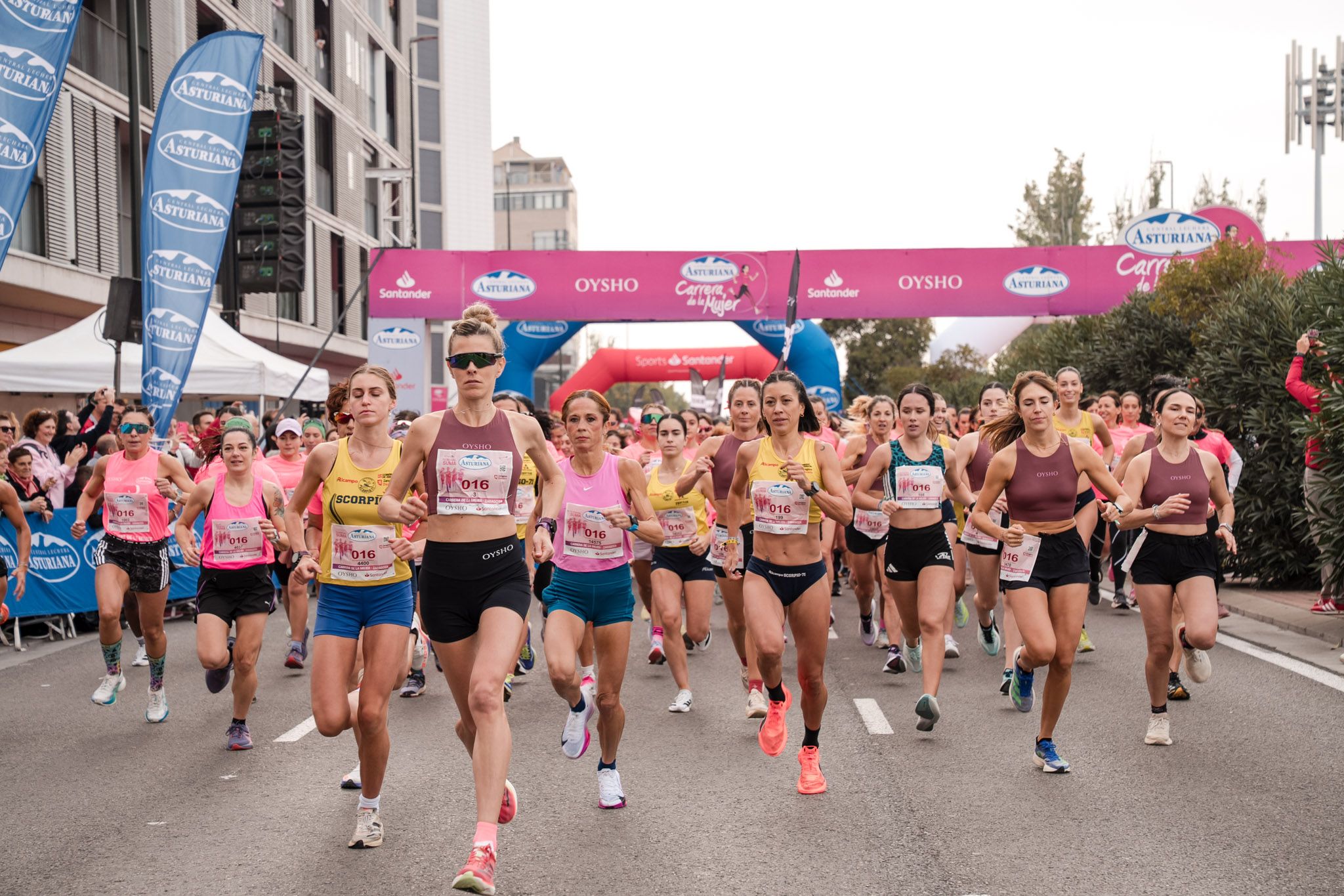 Las mejores fotos de la Carrera de la Mujer de Zaragoza 2025   Recorrido 9