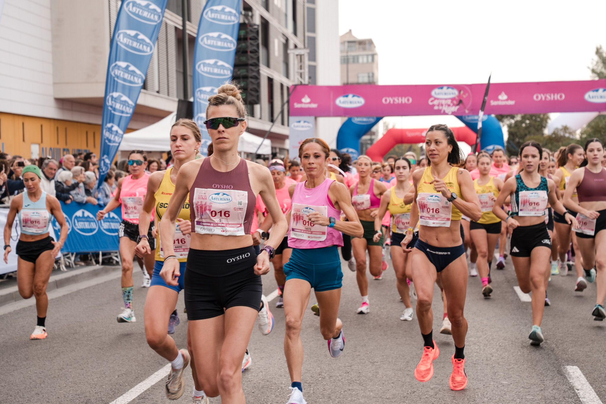Las mejores fotos de la Carrera de la Mujer de Zaragoza 2025   Recorrido 10