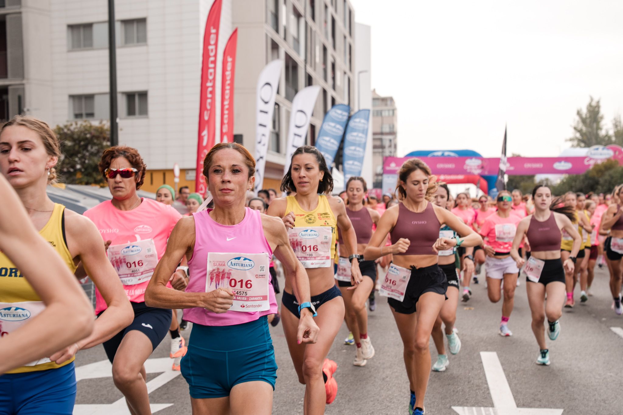 Las mejores fotos de la Carrera de la Mujer de Zaragoza 2025   Recorrido 12