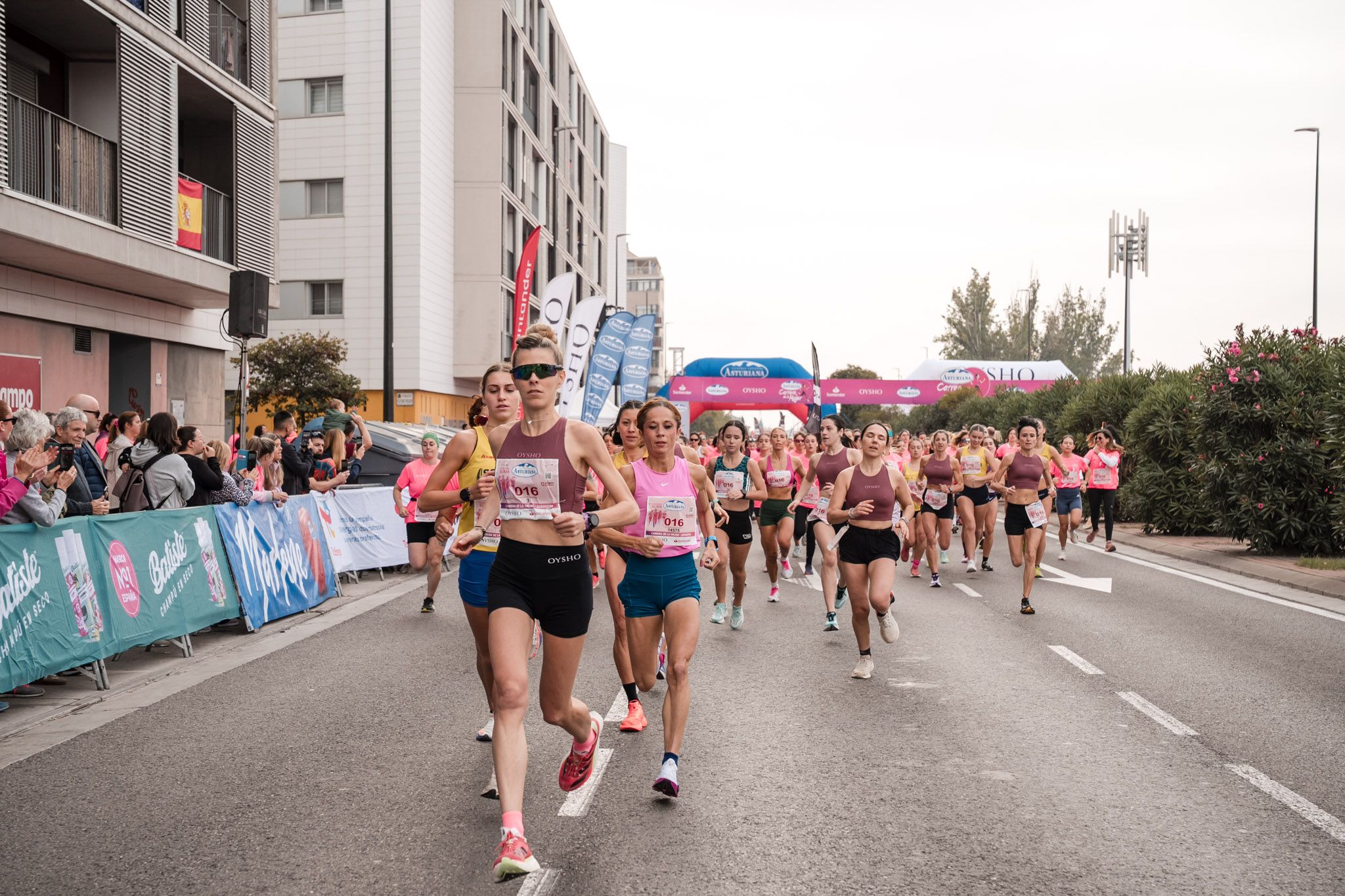 Las mejores fotos de la Carrera de la Mujer de Zaragoza 2025   Recorrido 13