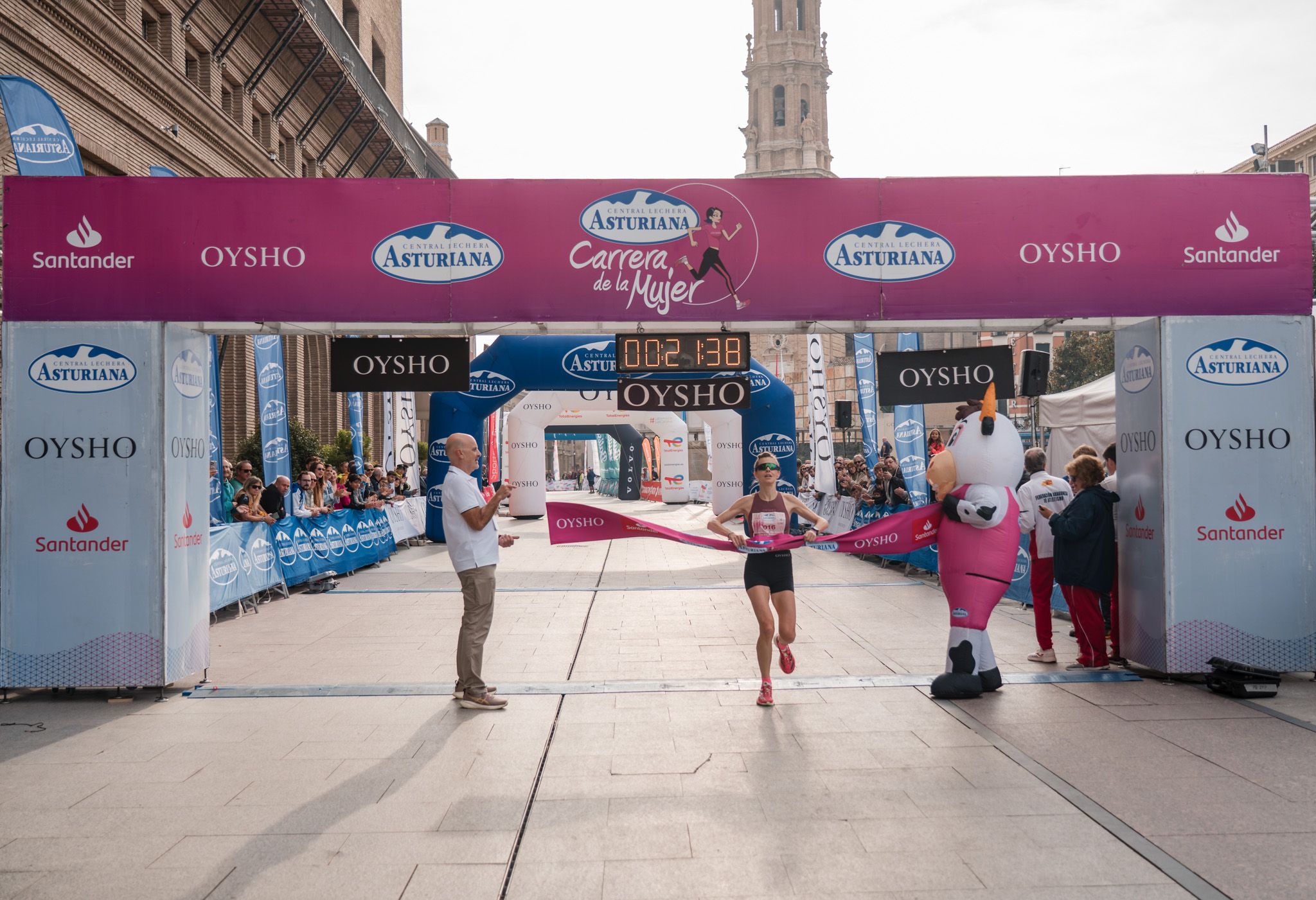 Las mejores fotos de la Carrera de la Mujer de Zaragoza 2025   Recorrido Meta 2