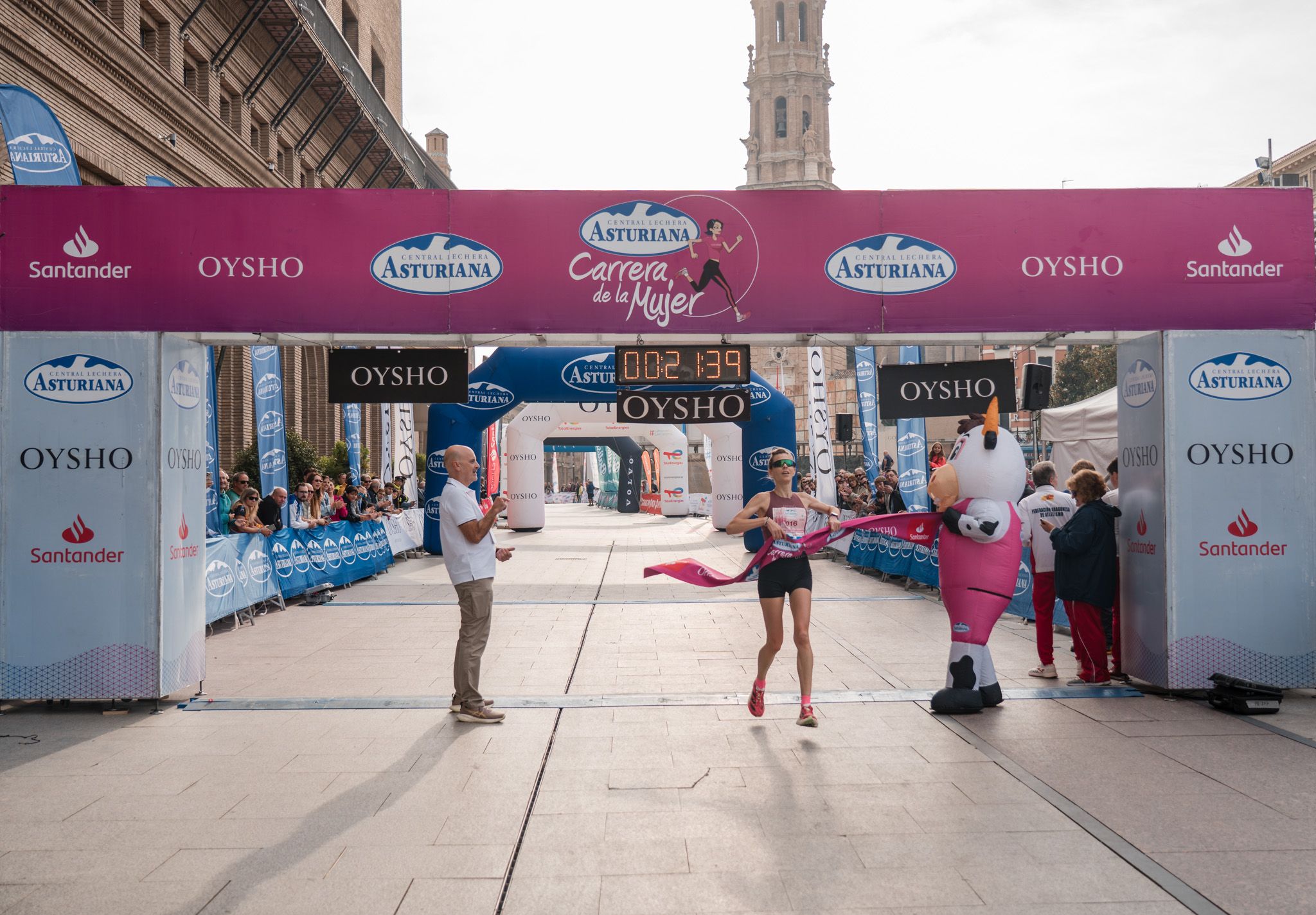 Las mejores fotos de la Carrera de la Mujer de Zaragoza 2025   Recorrido Meta 3