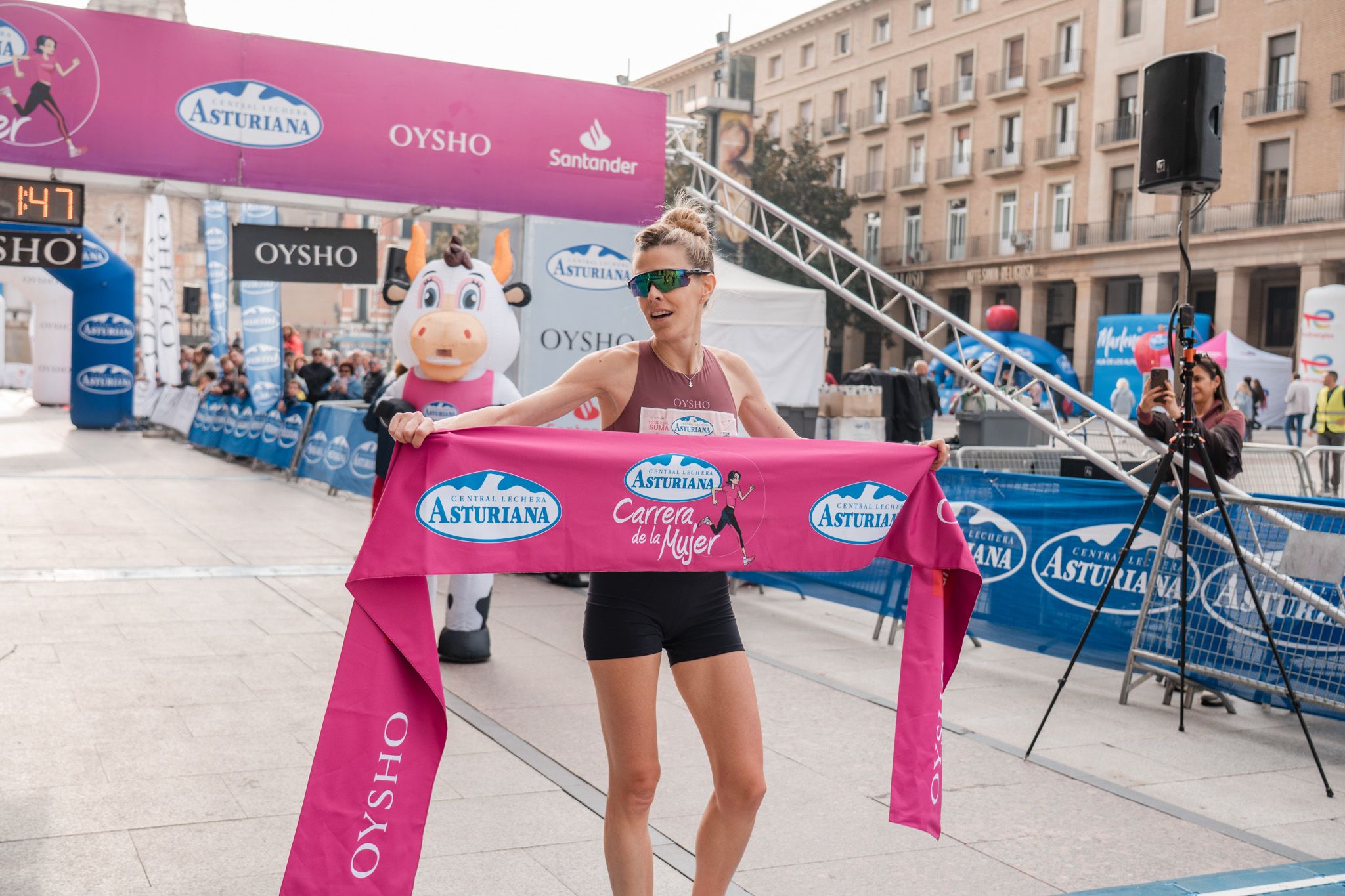 Las mejores fotos de la Carrera de la Mujer de Zaragoza 2025   Recorrido Meta 5