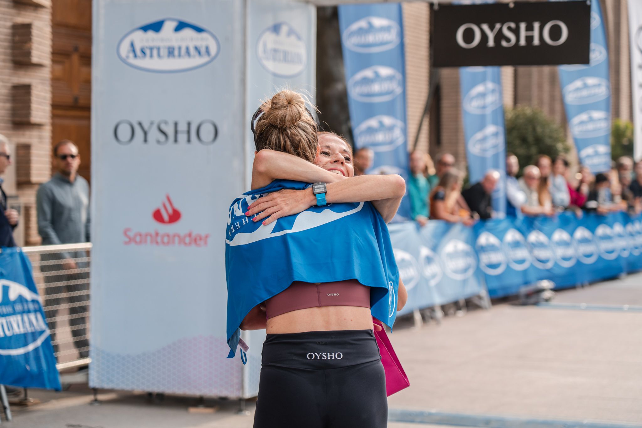 Las mejores fotos de la Carrera de la Mujer de Zaragoza 2025   Recorrido Meta 10