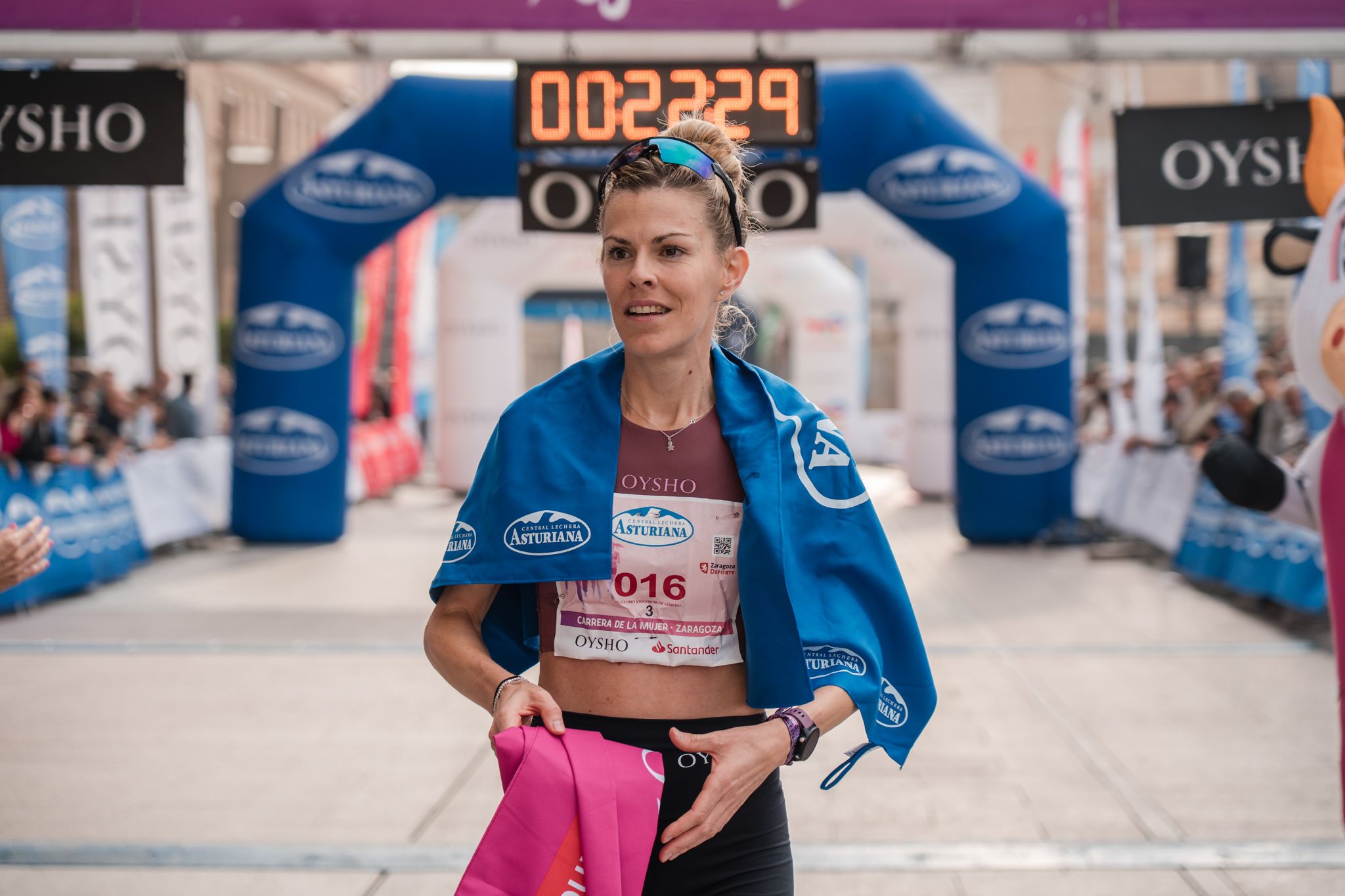 Las mejores fotos de la Carrera de la Mujer de Zaragoza 2025   Recorrido Meta 12