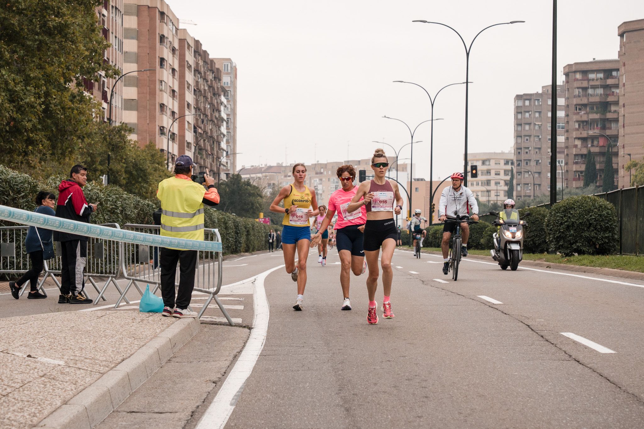 Las mejores fotos de la Carrera de la Mujer de Zaragoza 2025   Recorrido 32