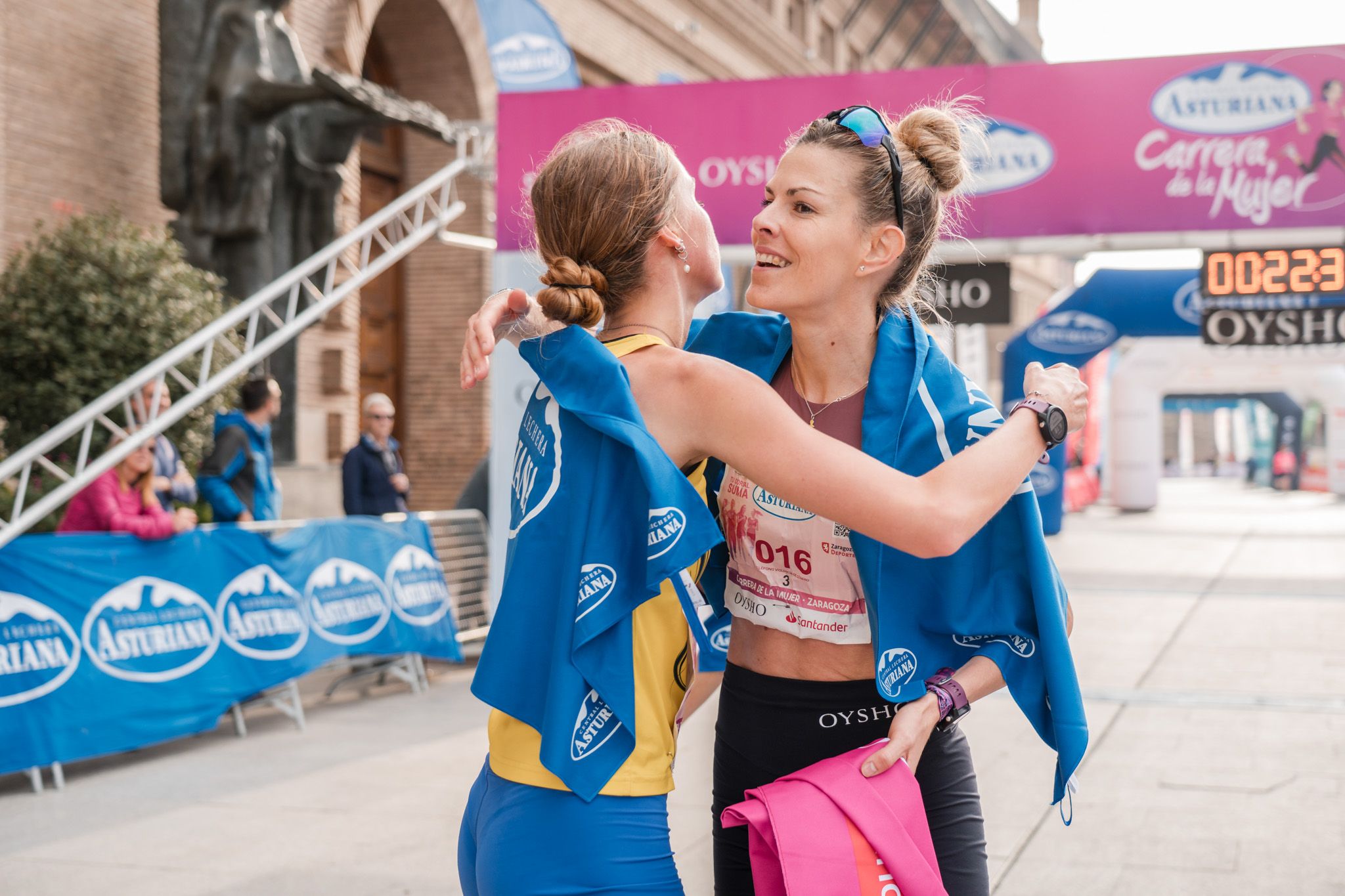 Las mejores fotos de la Carrera de la Mujer de Zaragoza 2025   Recorrido Meta 14