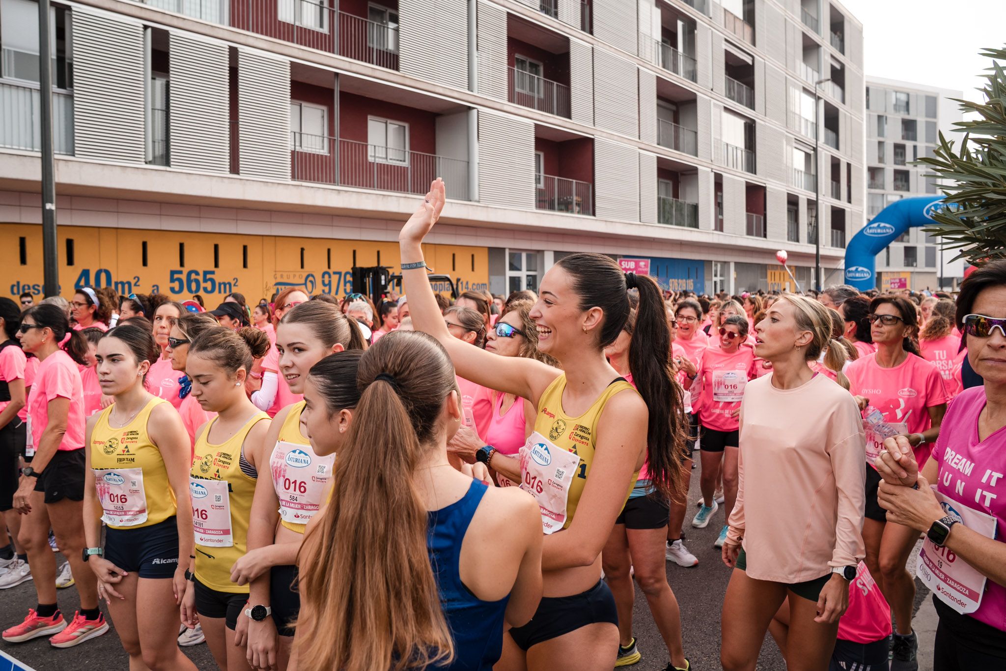 Las mejores fotos de la Carrera de la Mujer de Zaragoza 2025   Salida 60