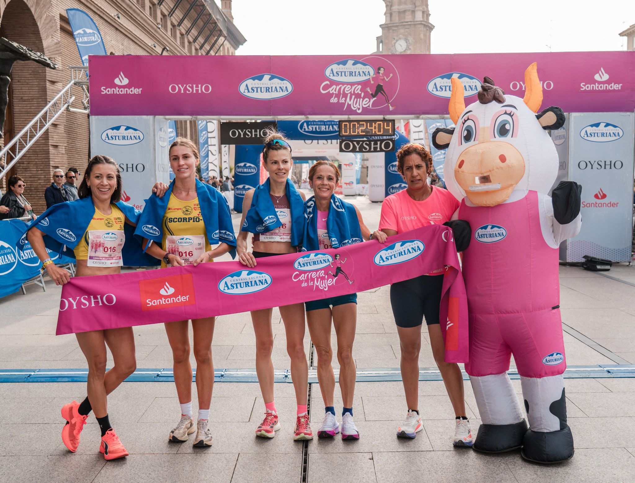 Las mejores fotos de la Carrera de la Mujer de Zaragoza 2025   Recorrido Meta 21