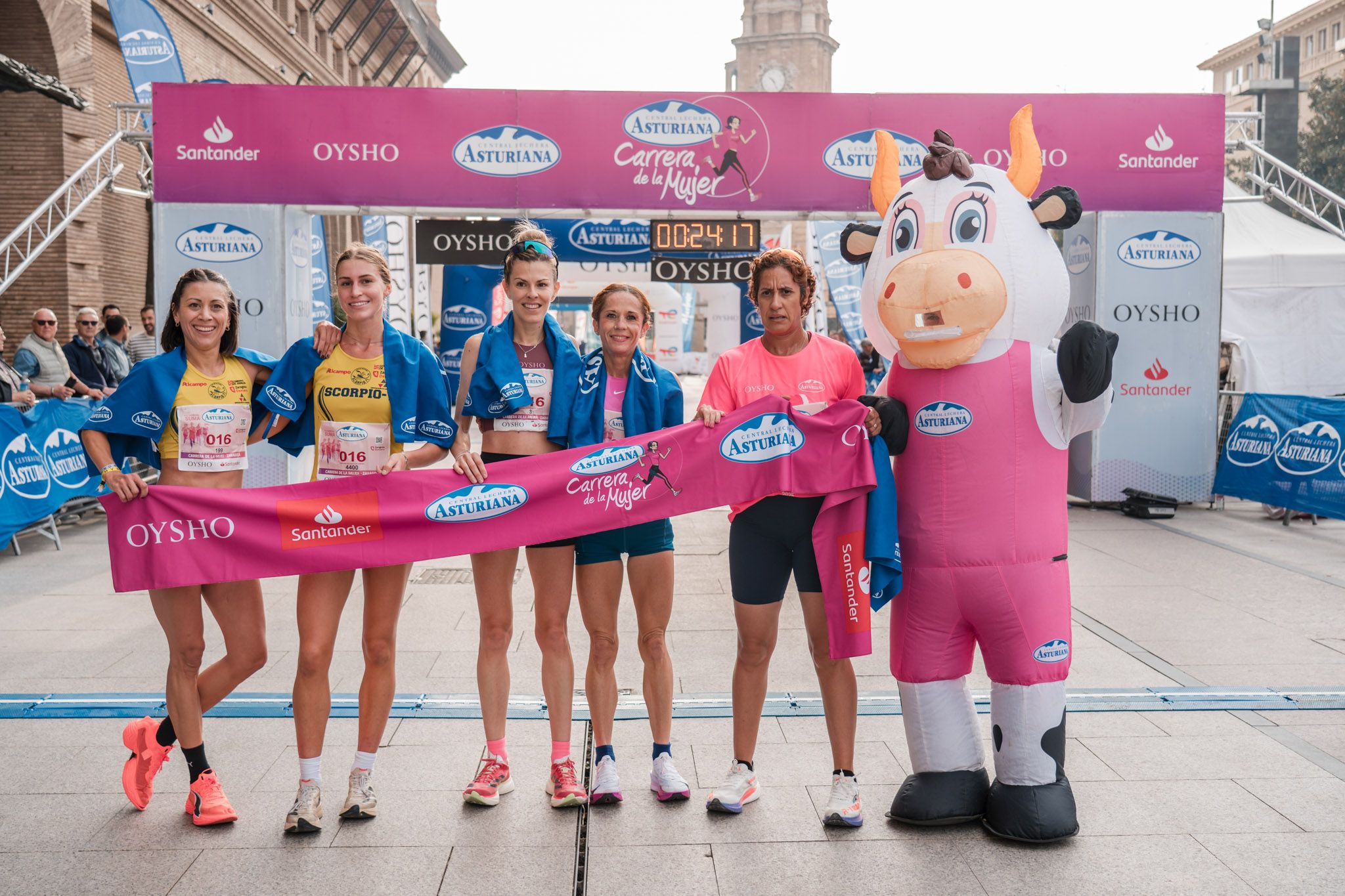 Las mejores fotos de la Carrera de la Mujer de Zaragoza 2025   Recorrido Meta 22