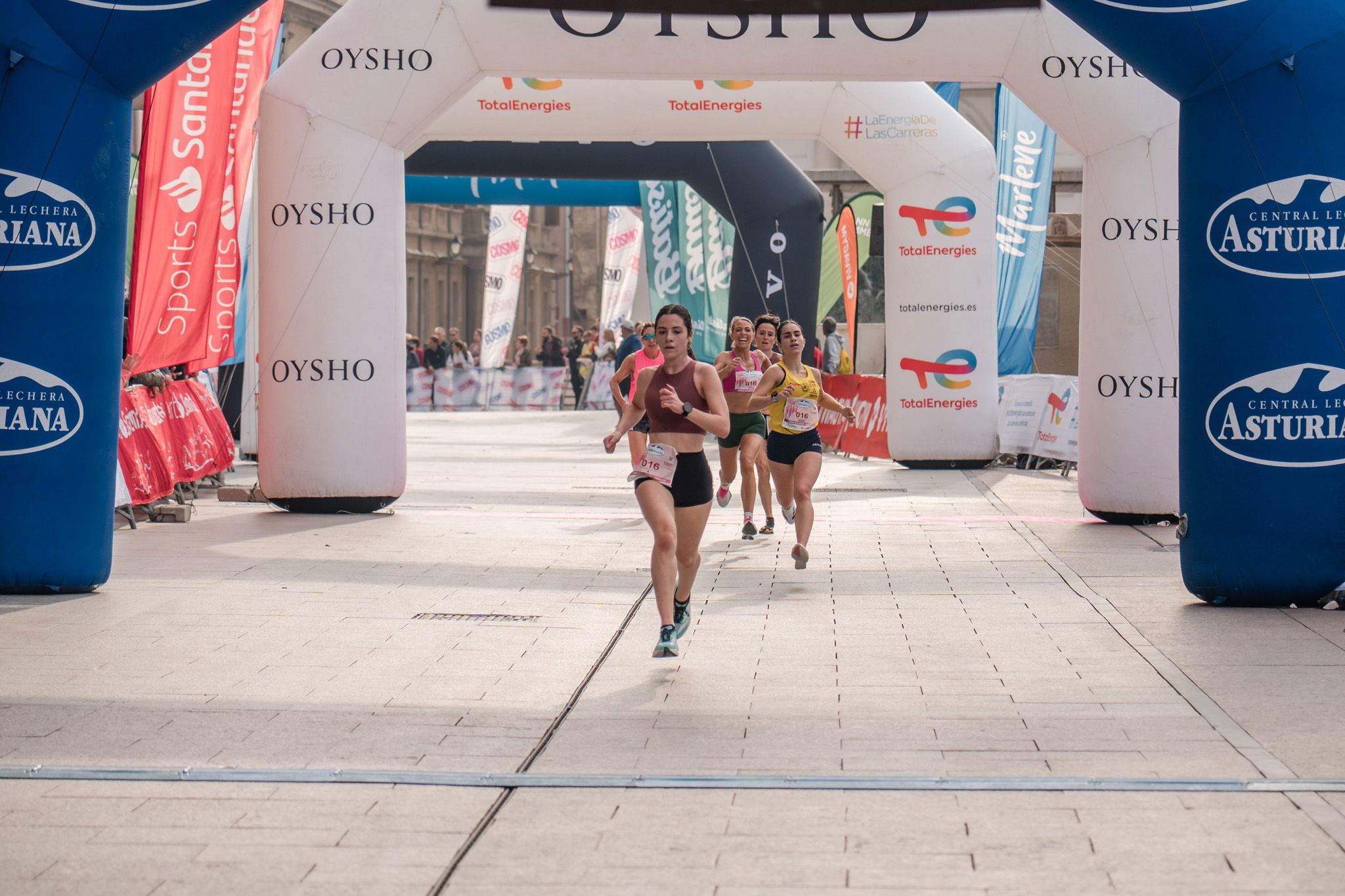 Las mejores fotos de la Carrera de la Mujer de Zaragoza 2025   Recorrido Meta 24