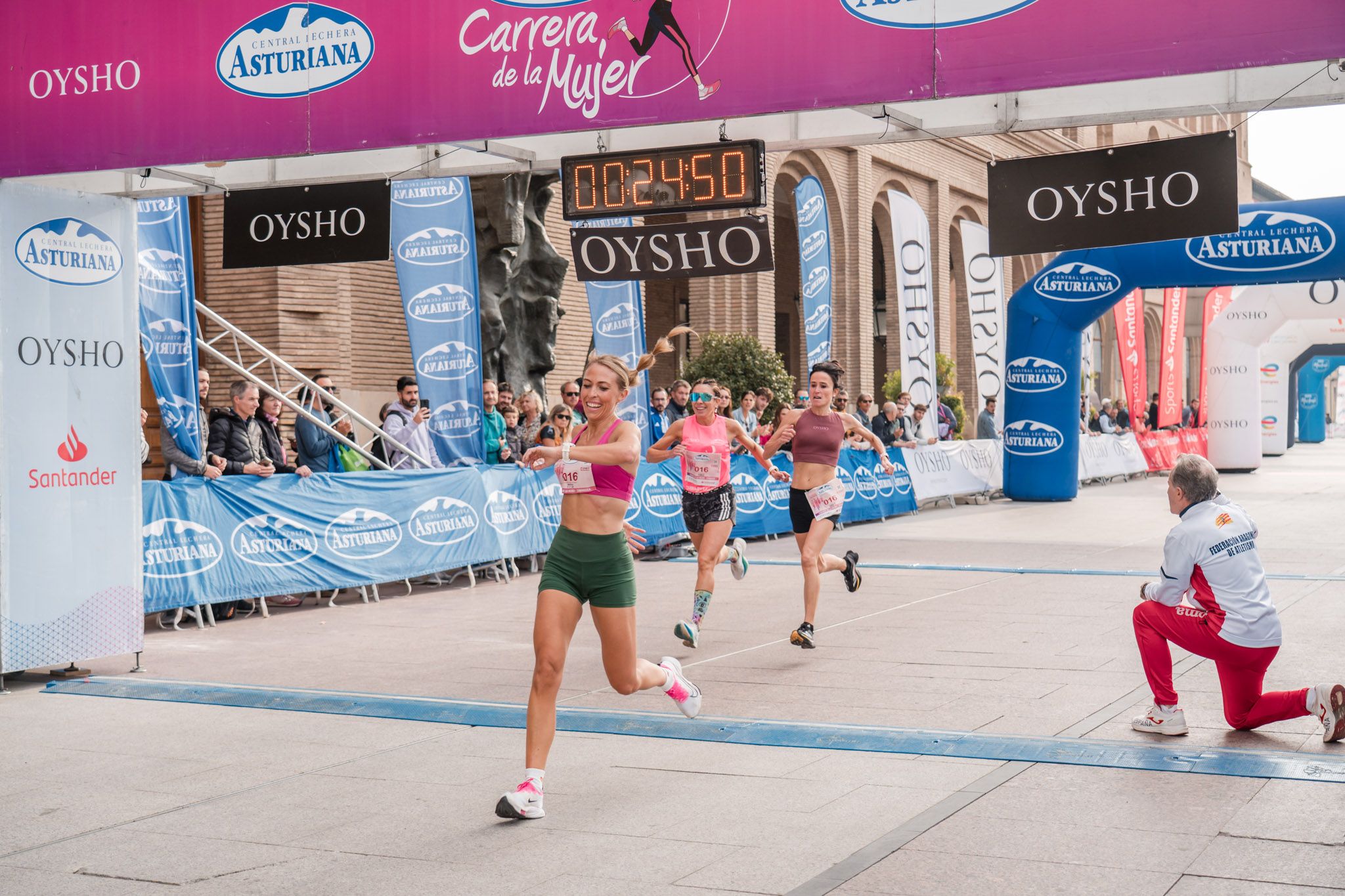 Las mejores fotos de la Carrera de la Mujer de Zaragoza 2025   Recorrido Meta 25
