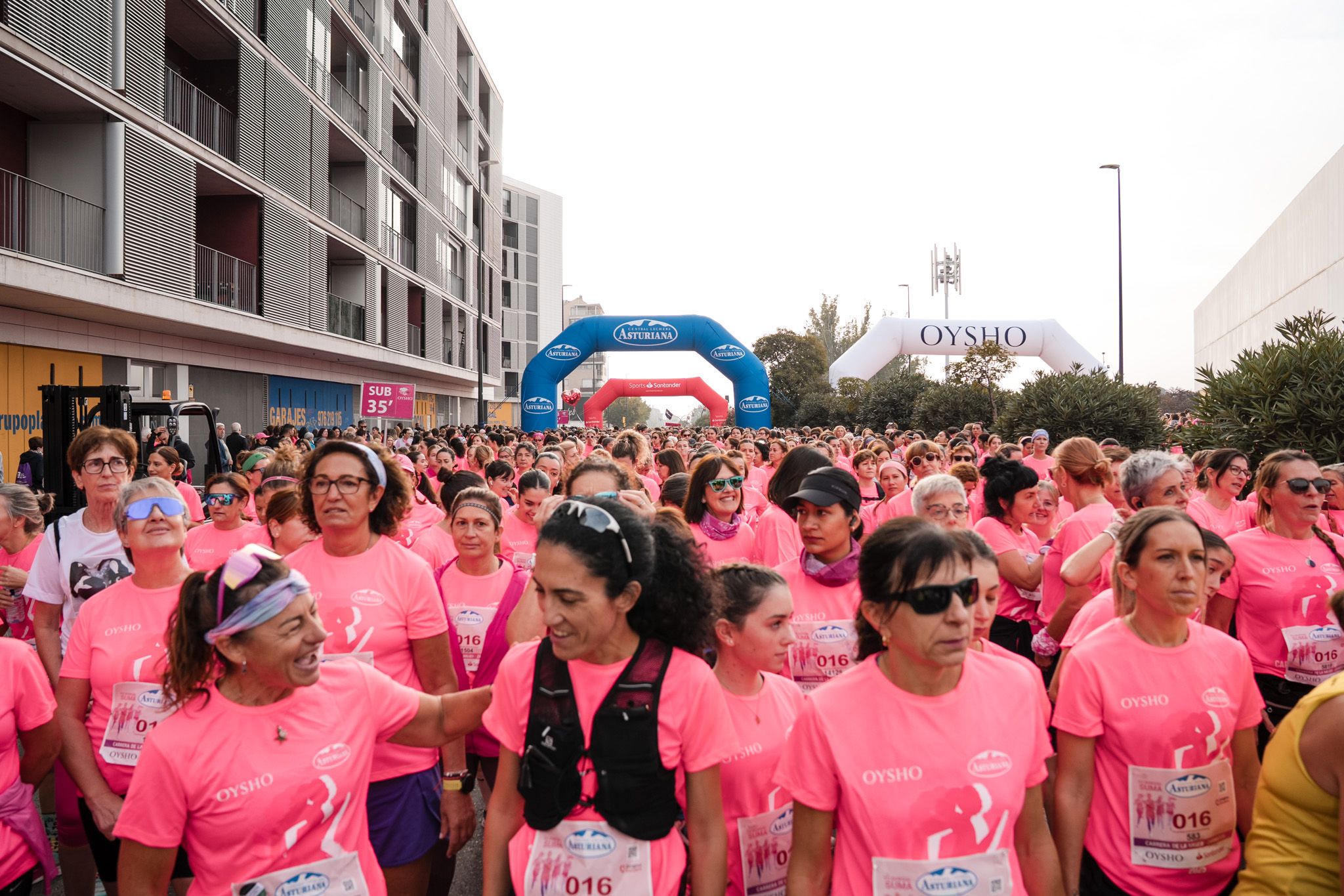 Las mejores fotos de la Carrera de la Mujer de Zaragoza 2025   Salida 67