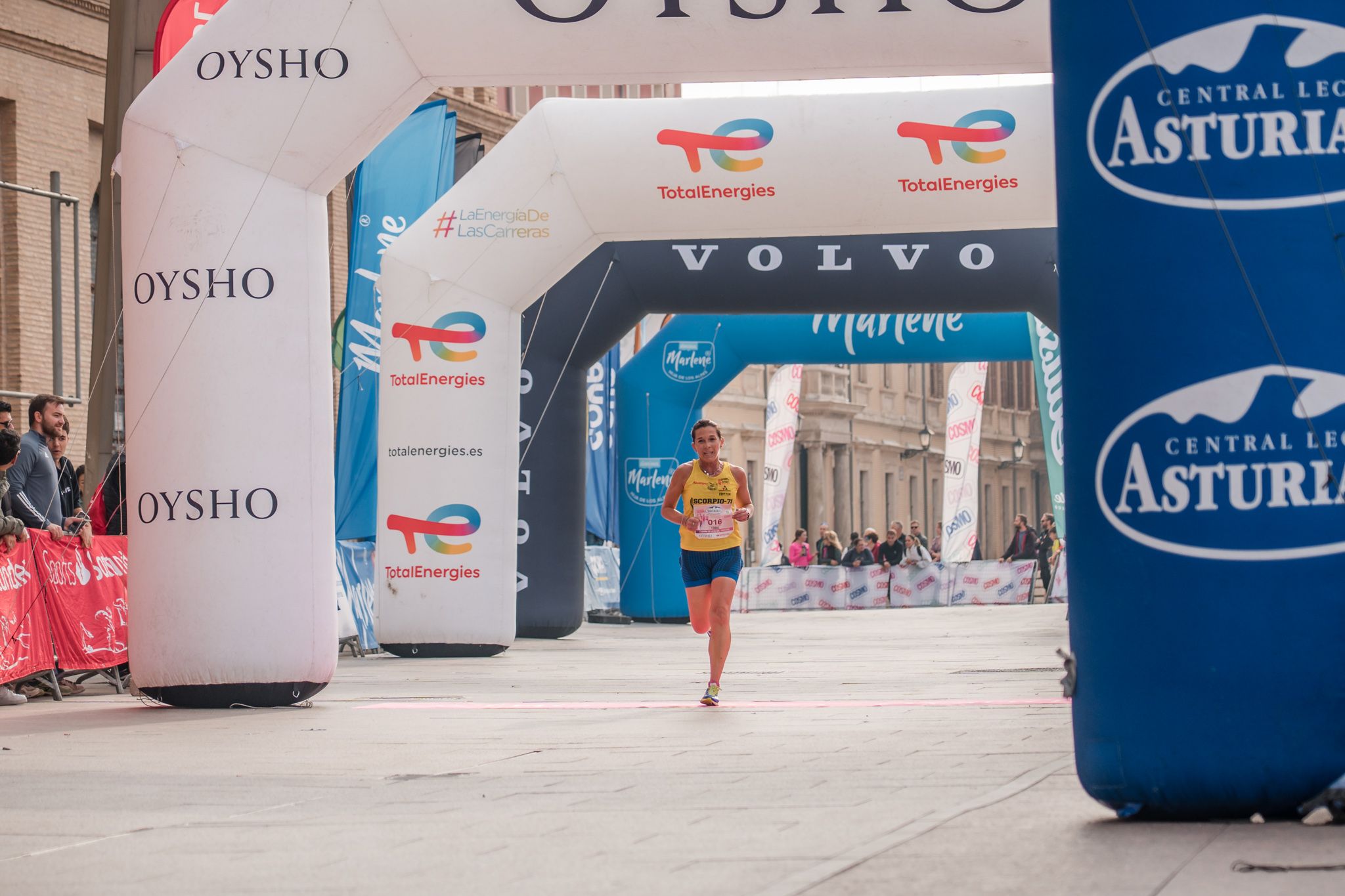 Las mejores fotos de la Carrera de la Mujer de Zaragoza 2025   Recorrido Meta 27