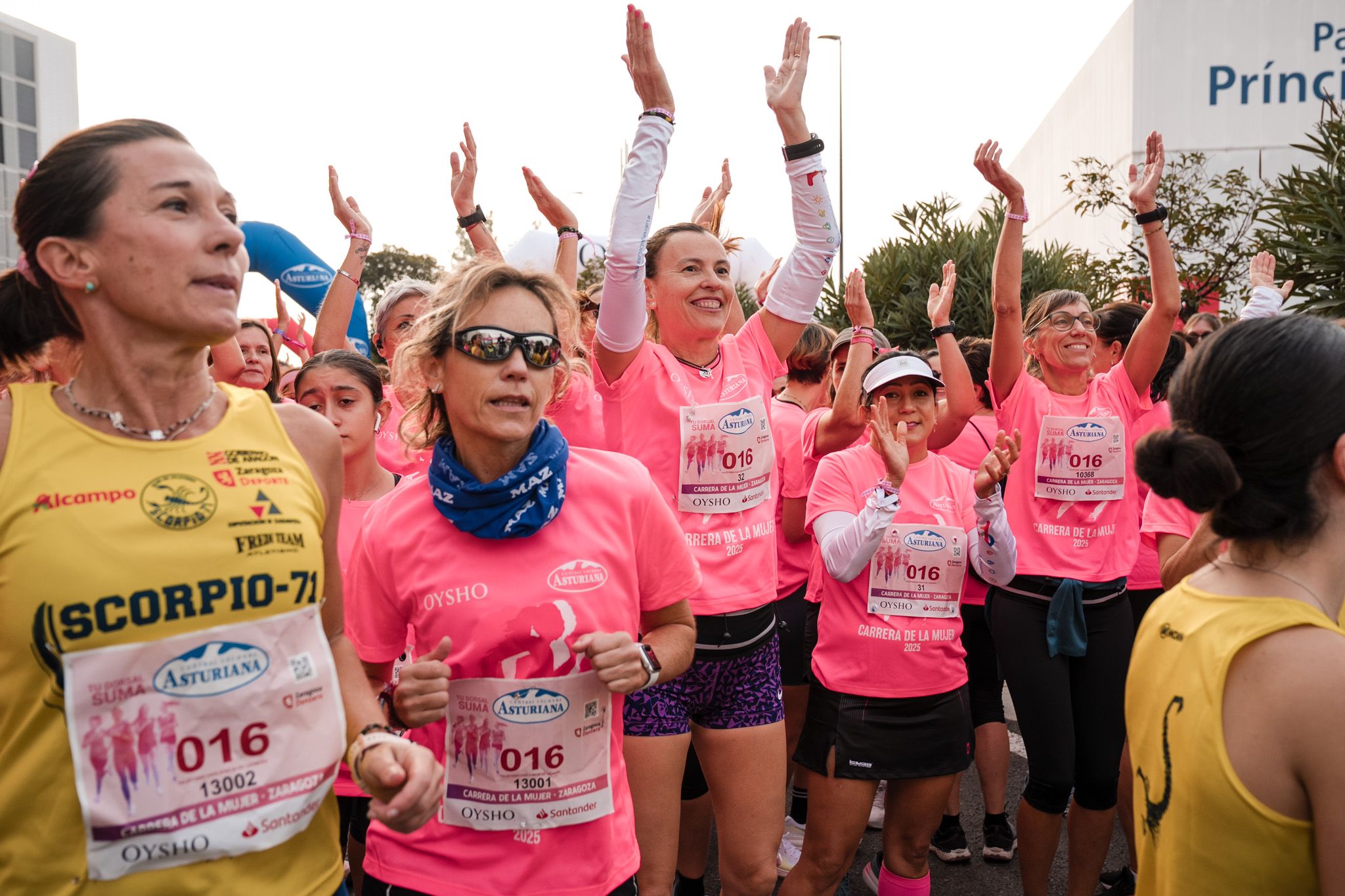Las mejores fotos de la Carrera de la Mujer de Zaragoza 2025   Salida 71