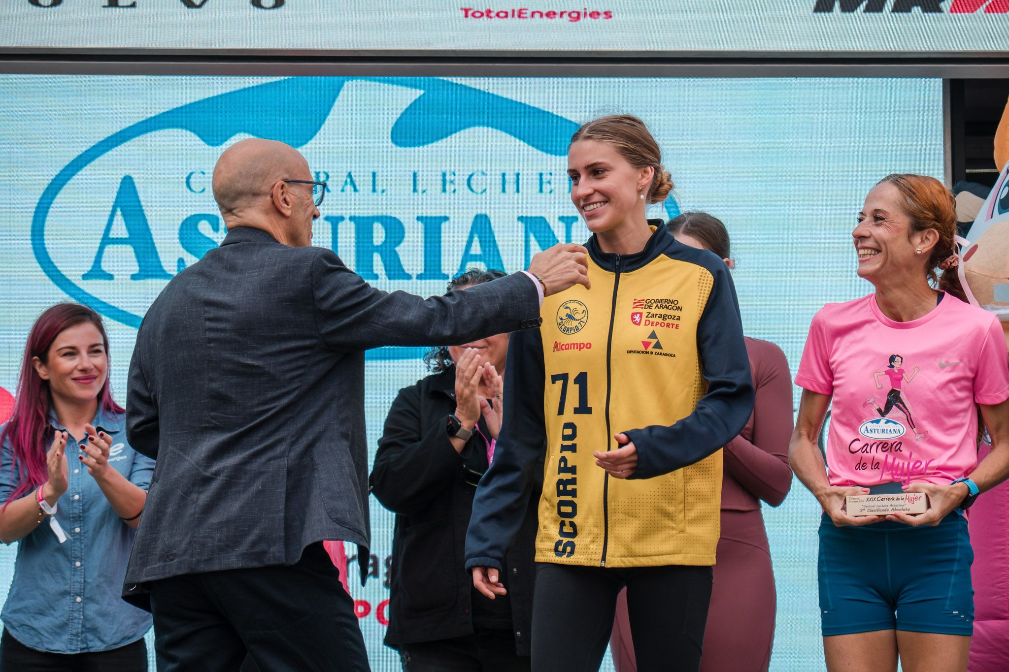 Las mejores fotos de la Carrera de la Mujer de Zaragoza 2025   Recorrido Podium 8